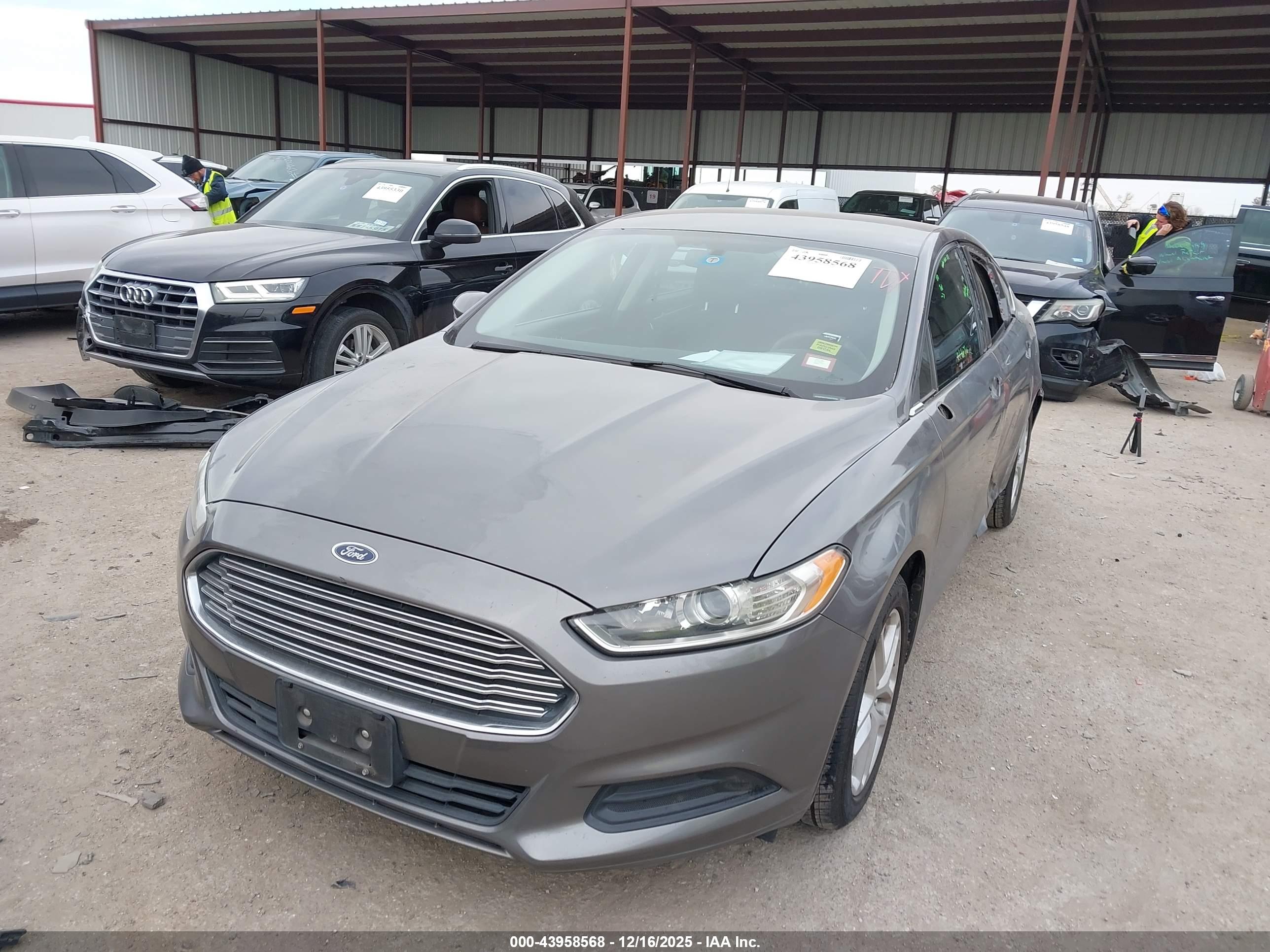 FORD FUSION image 2
