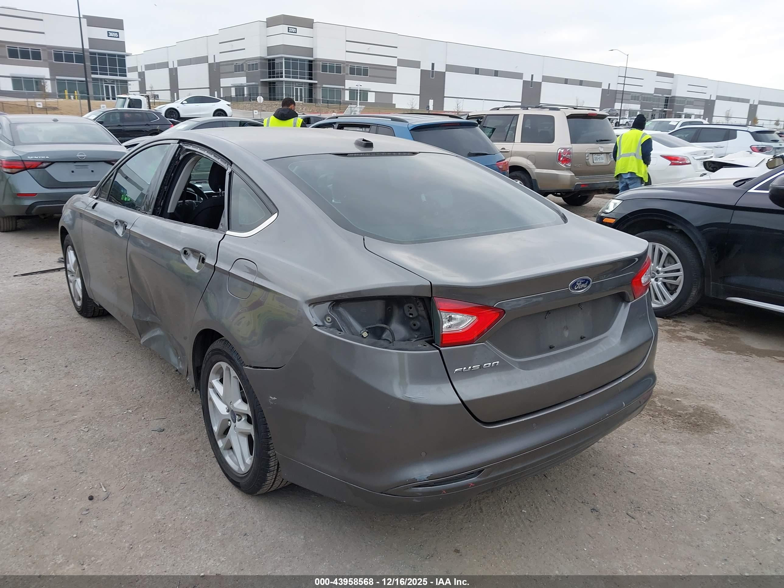 FORD FUSION image 3