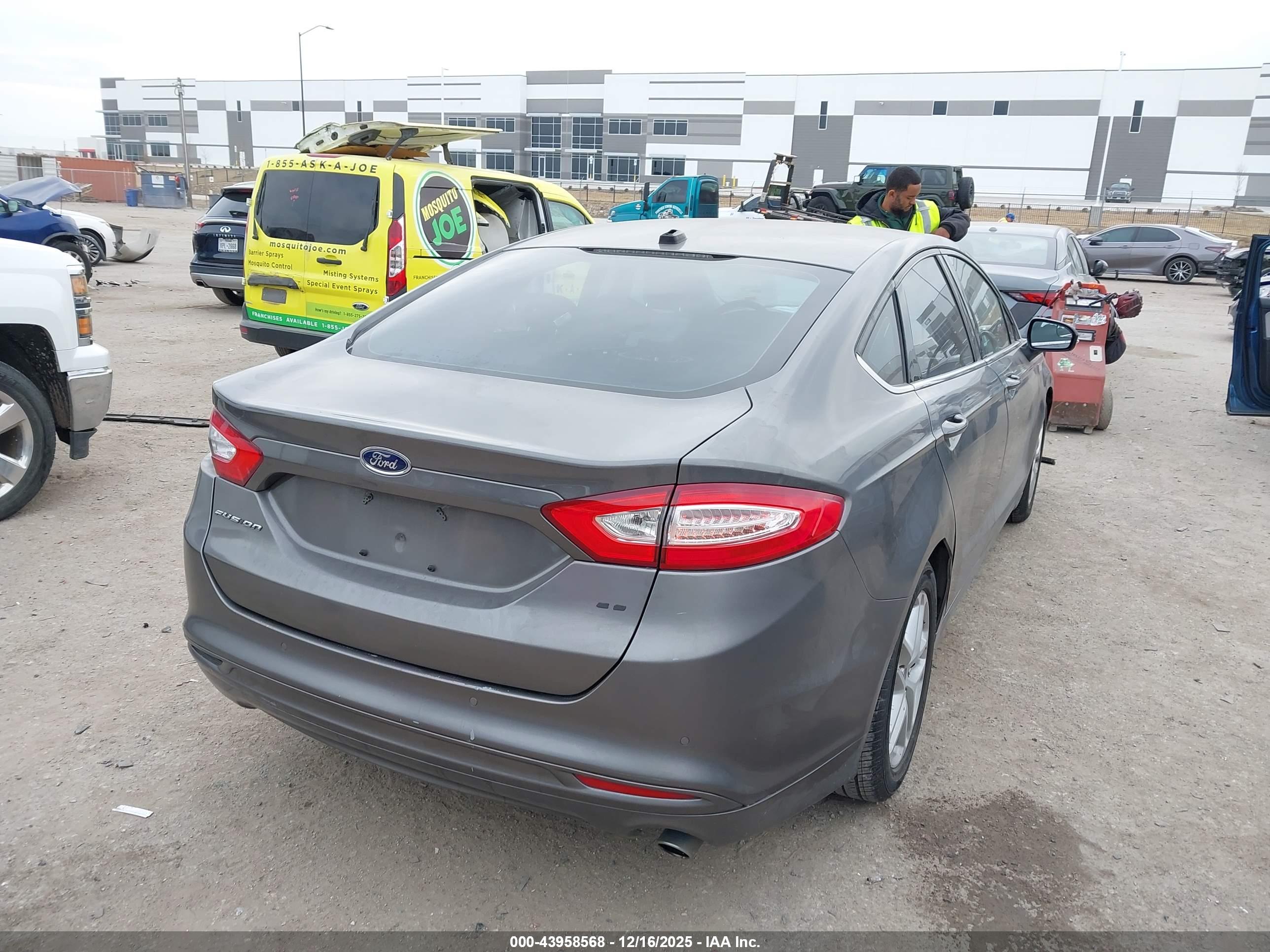 FORD FUSION image 4