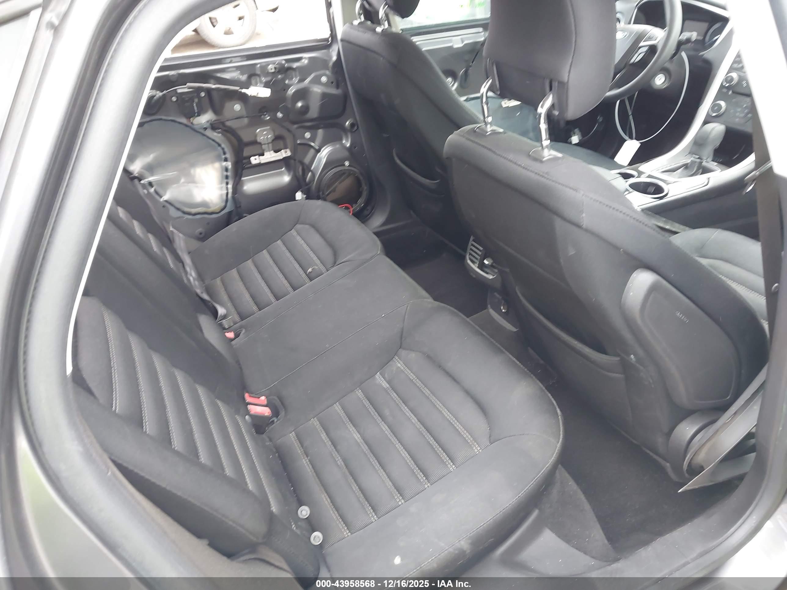 FORD FUSION image 8