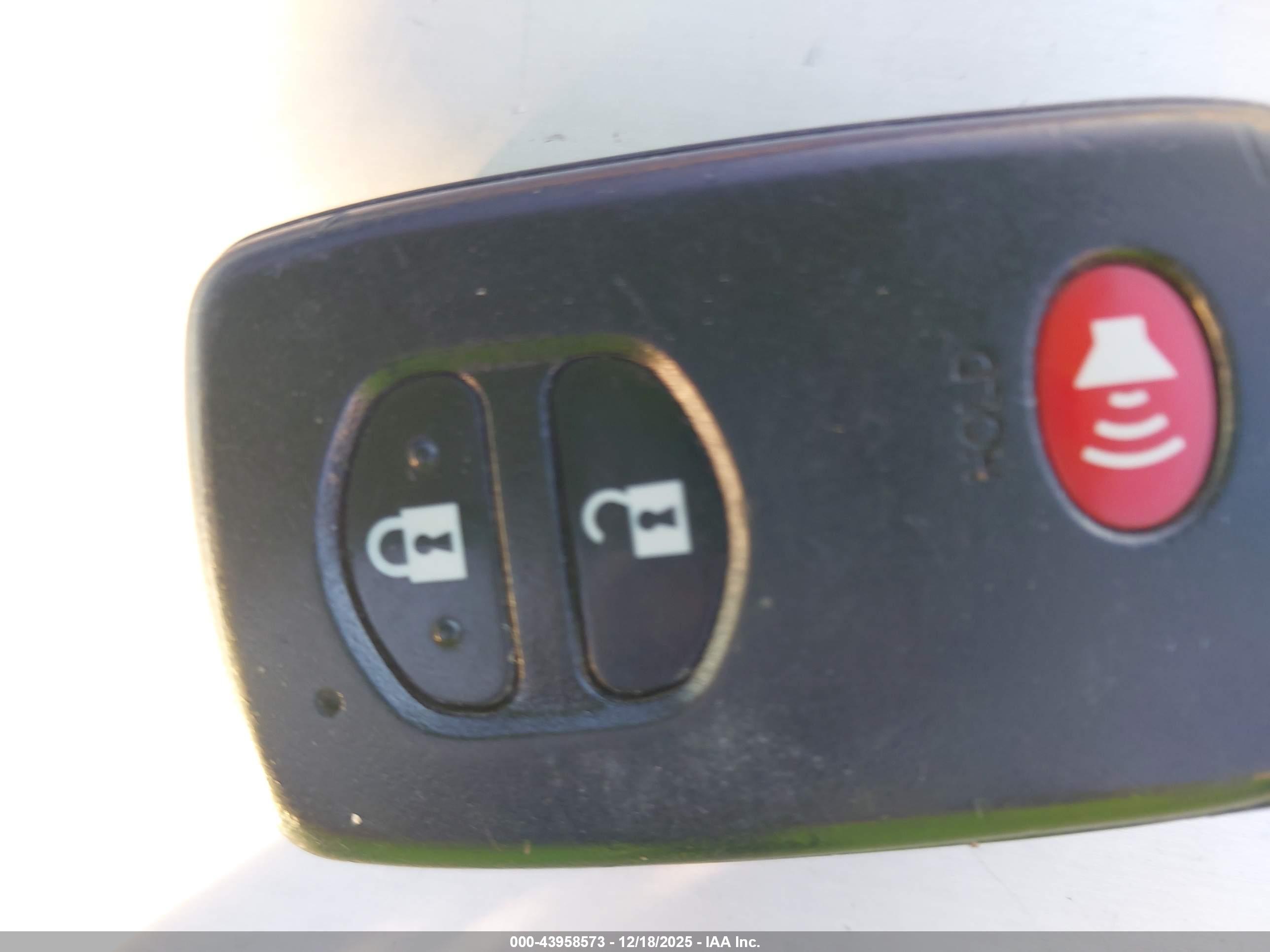 TOYOTA PRIUS image 11