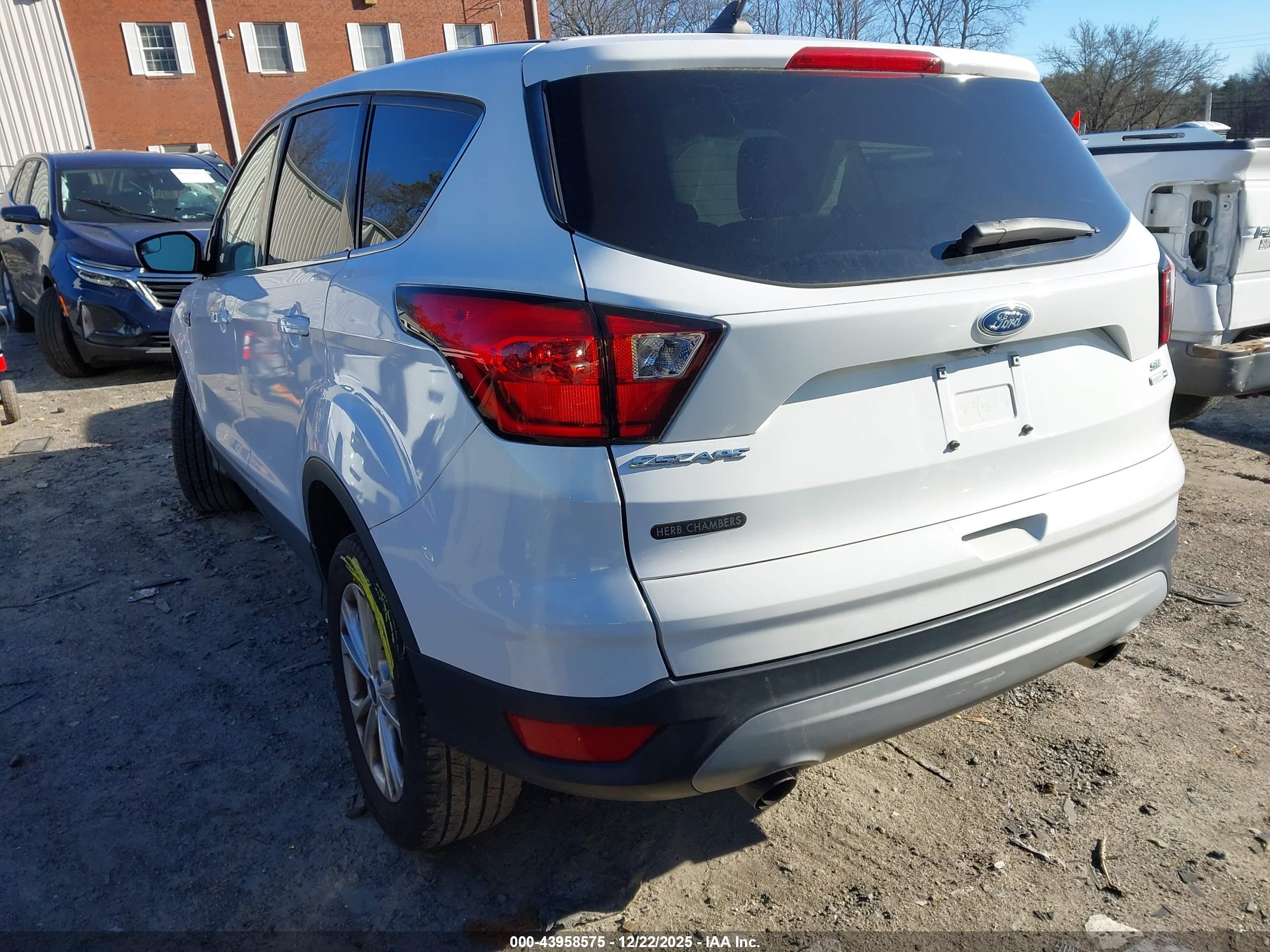 FORD ESCAPE image 3