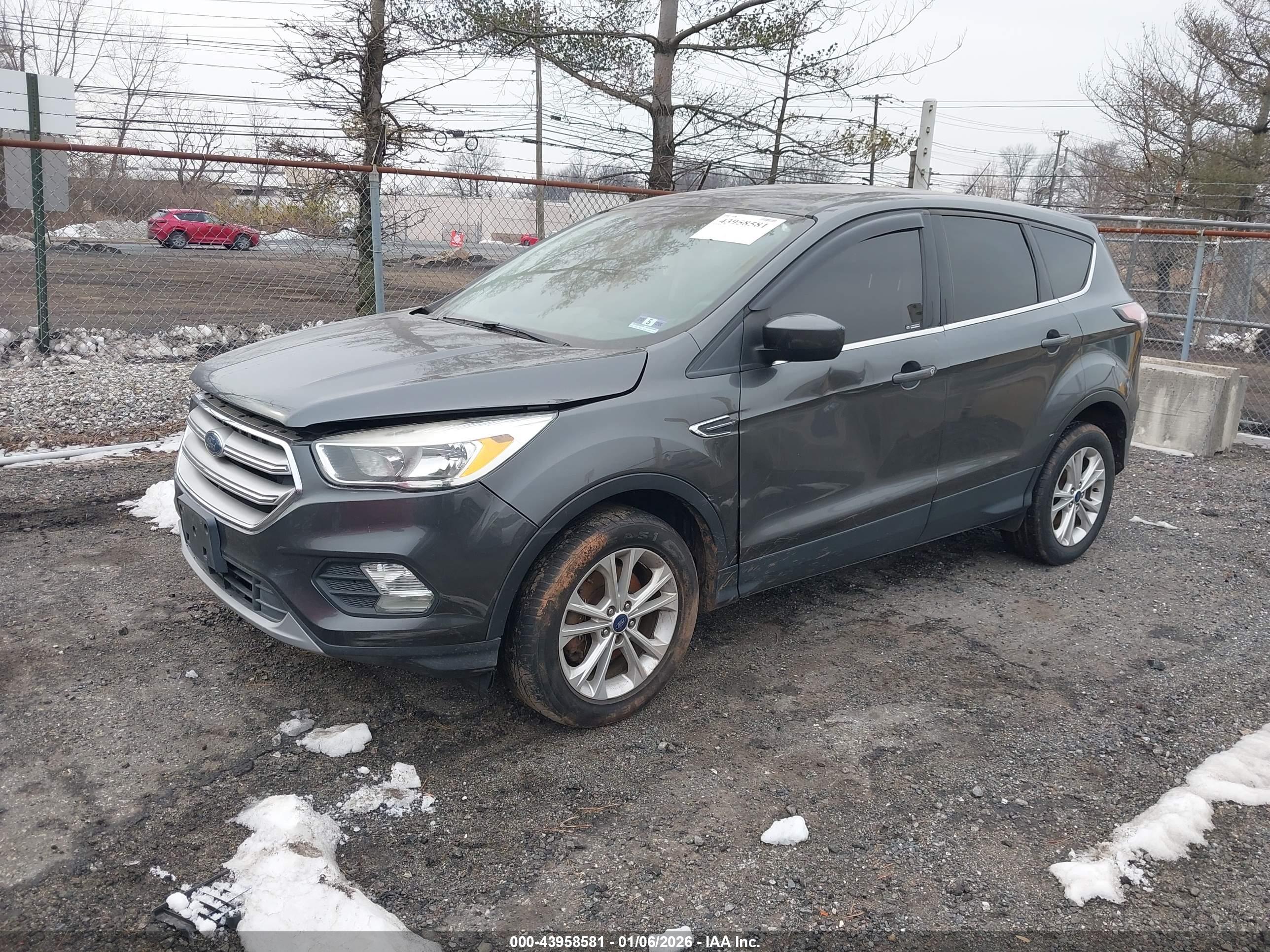 FORD ESCAPE image 2