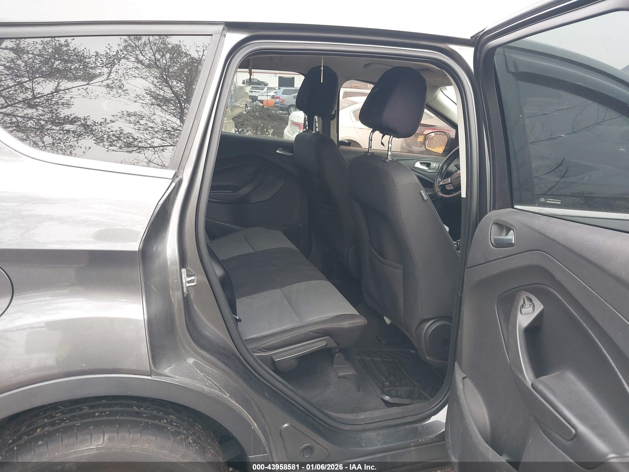 FORD ESCAPE image 8