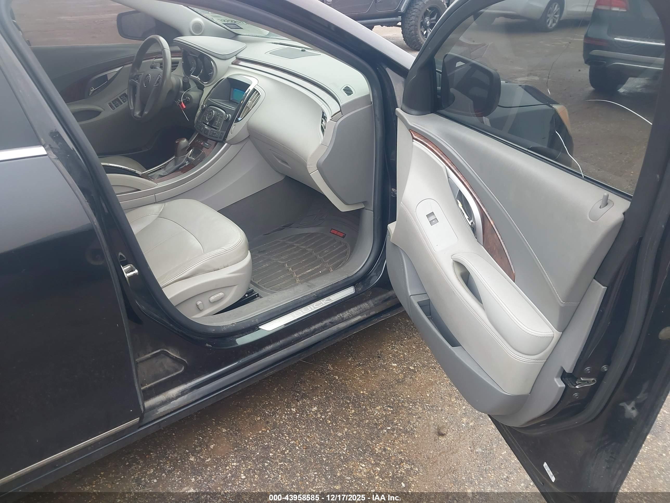 BUICK LACROSSE image 5