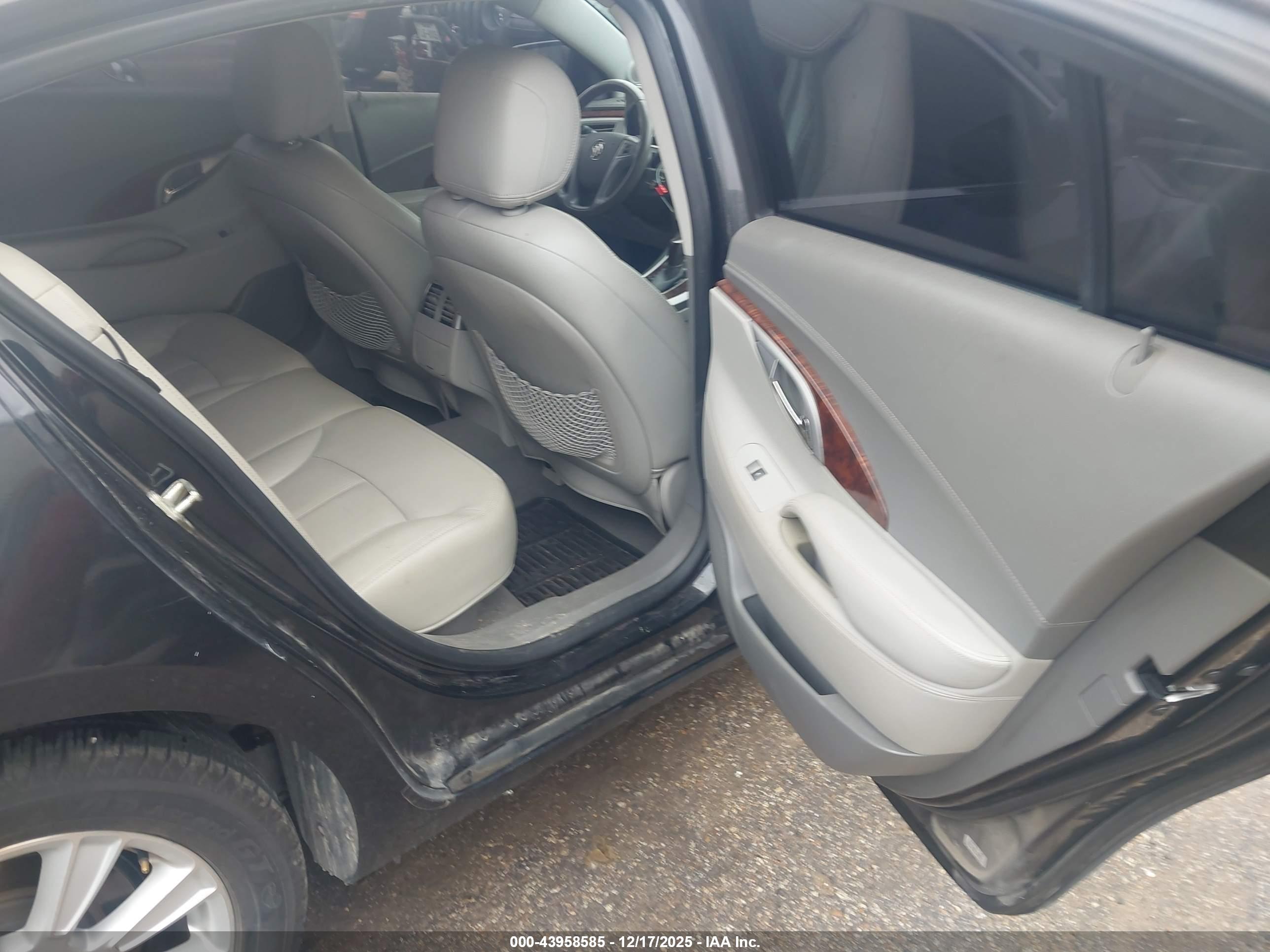 BUICK LACROSSE image 8
