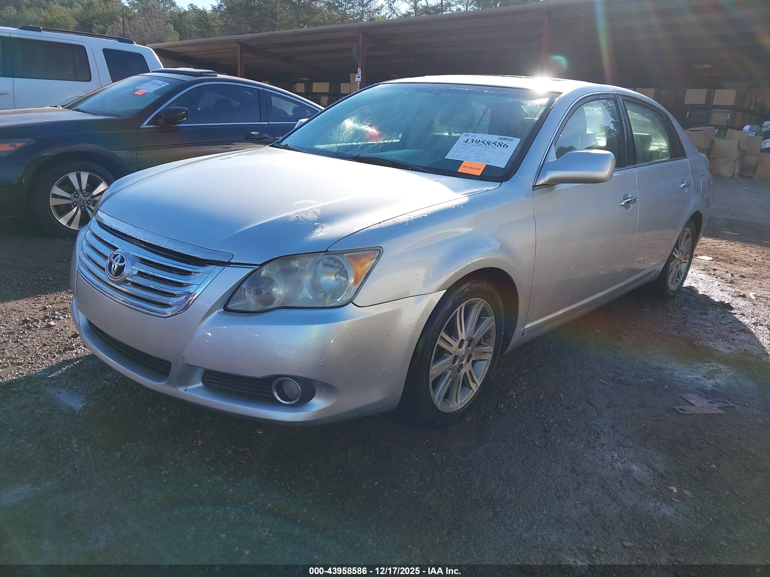 TOYOTA AVALON image 2