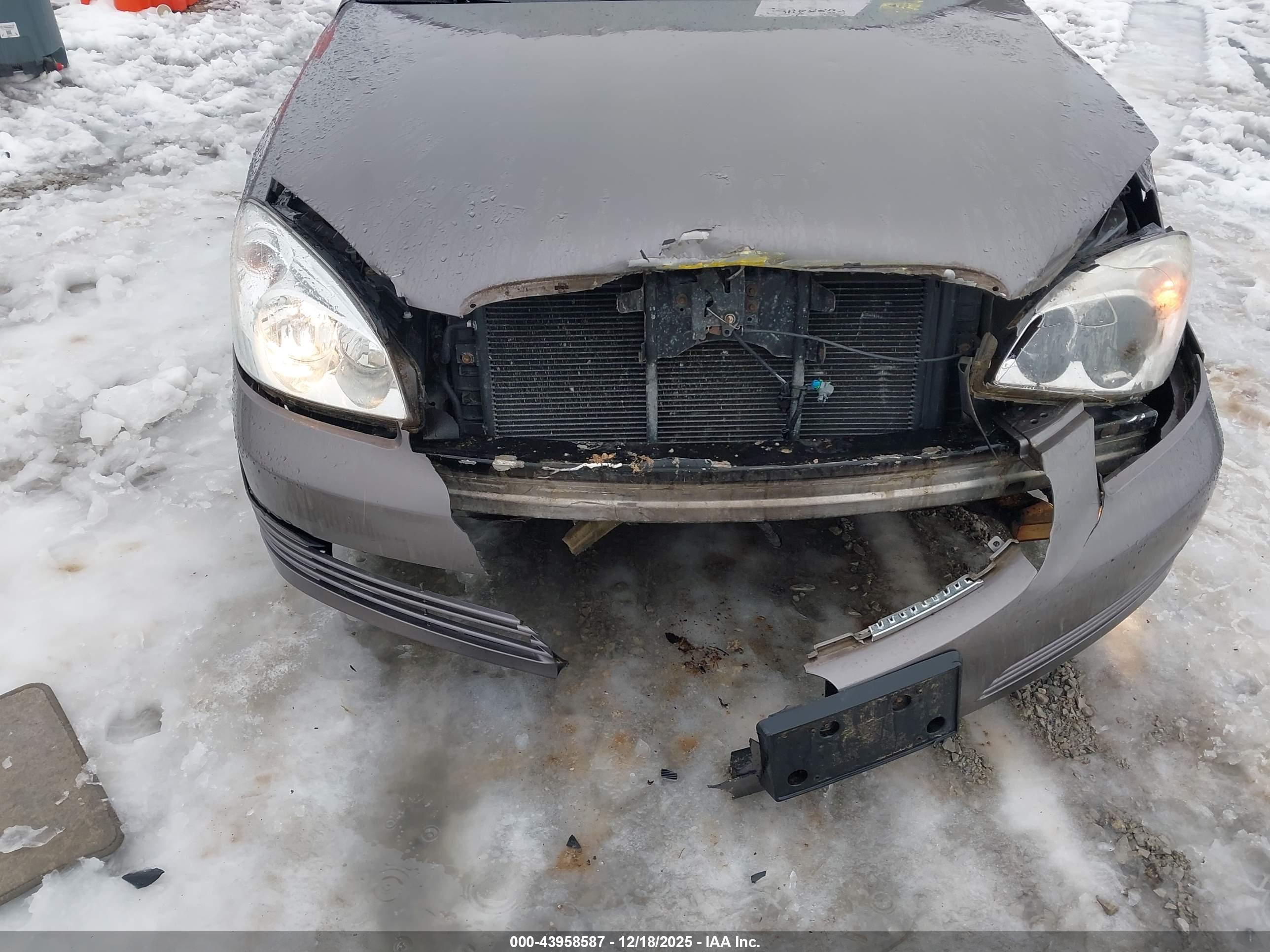 BUICK LUCERNE image 6