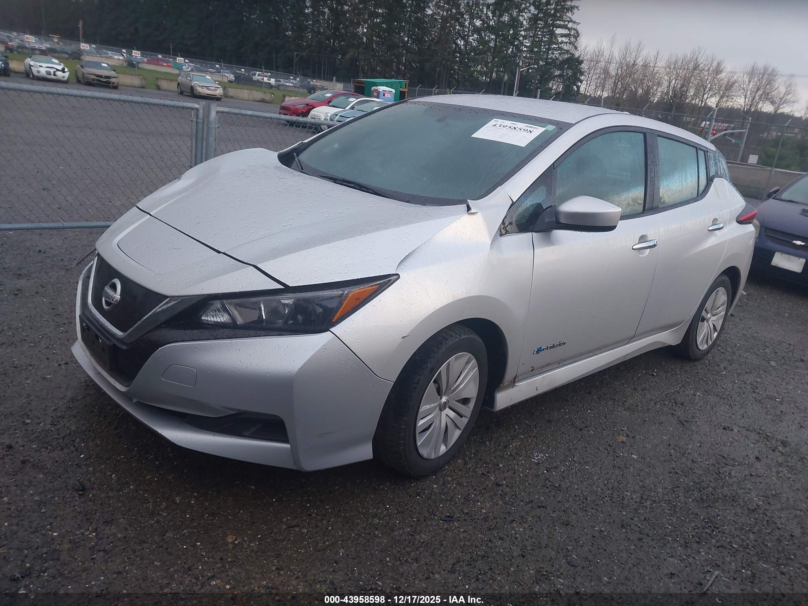 NISSAN LEAF image 2