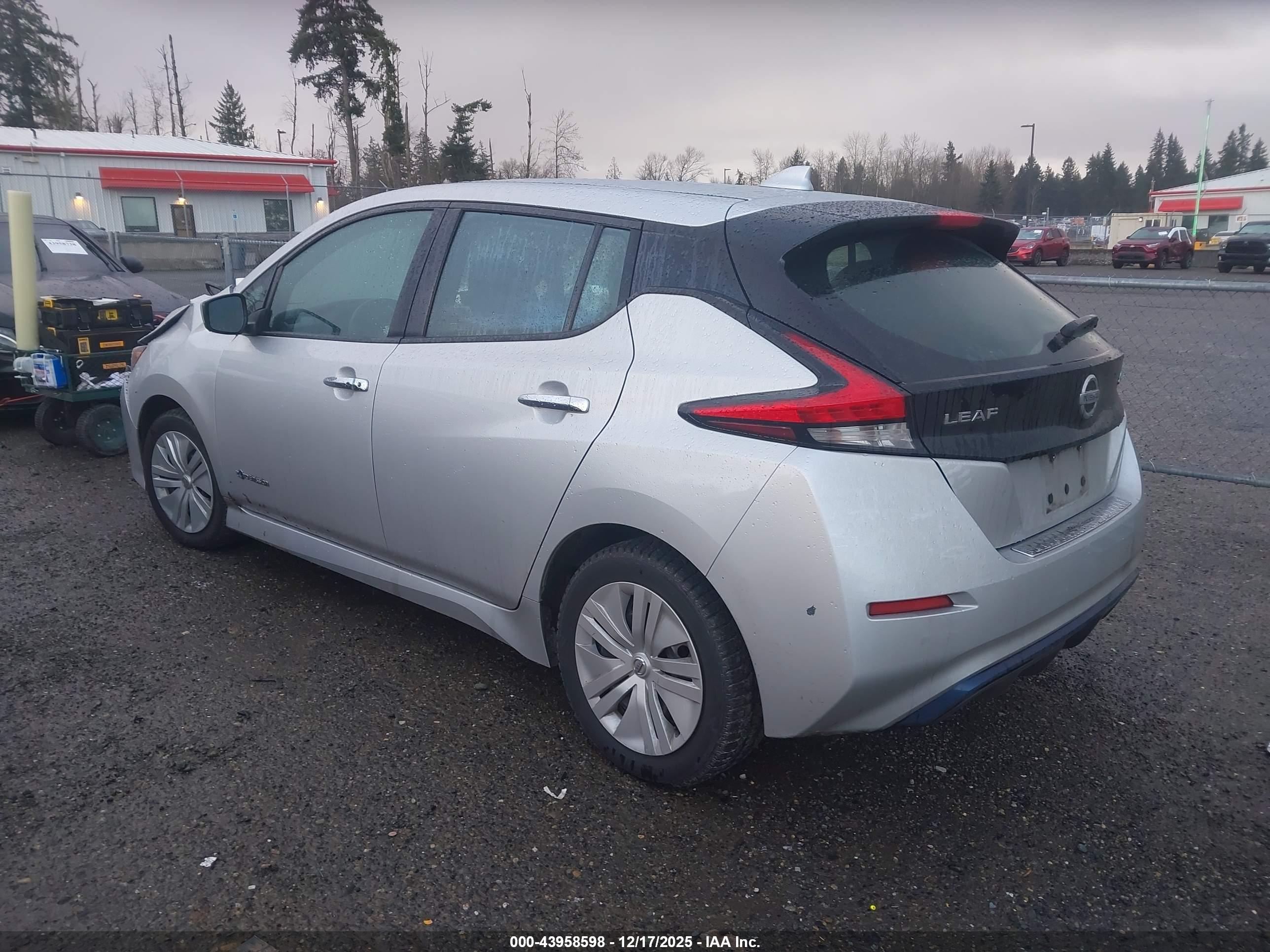 NISSAN LEAF image 3