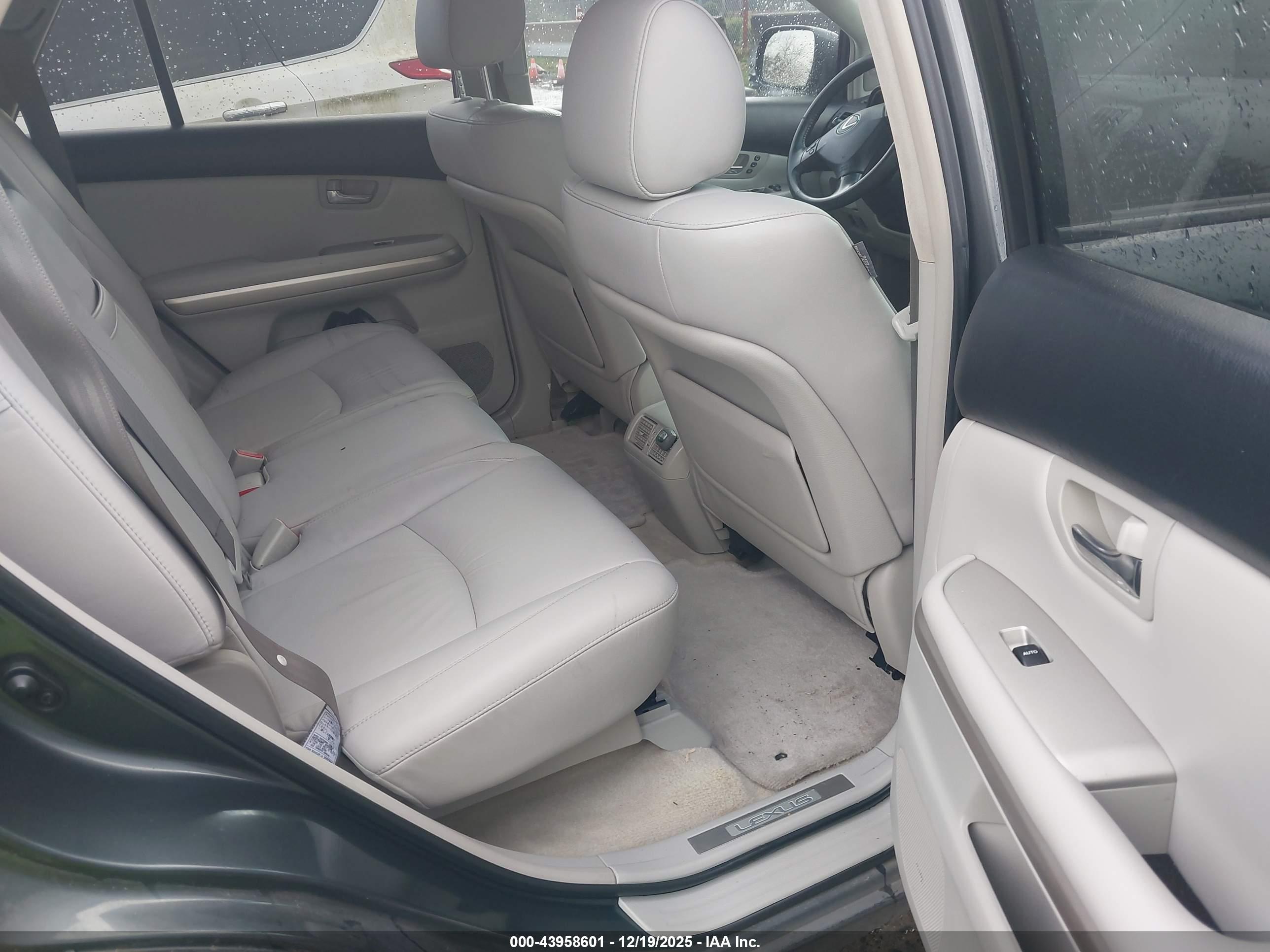 LEXUS RX image 8