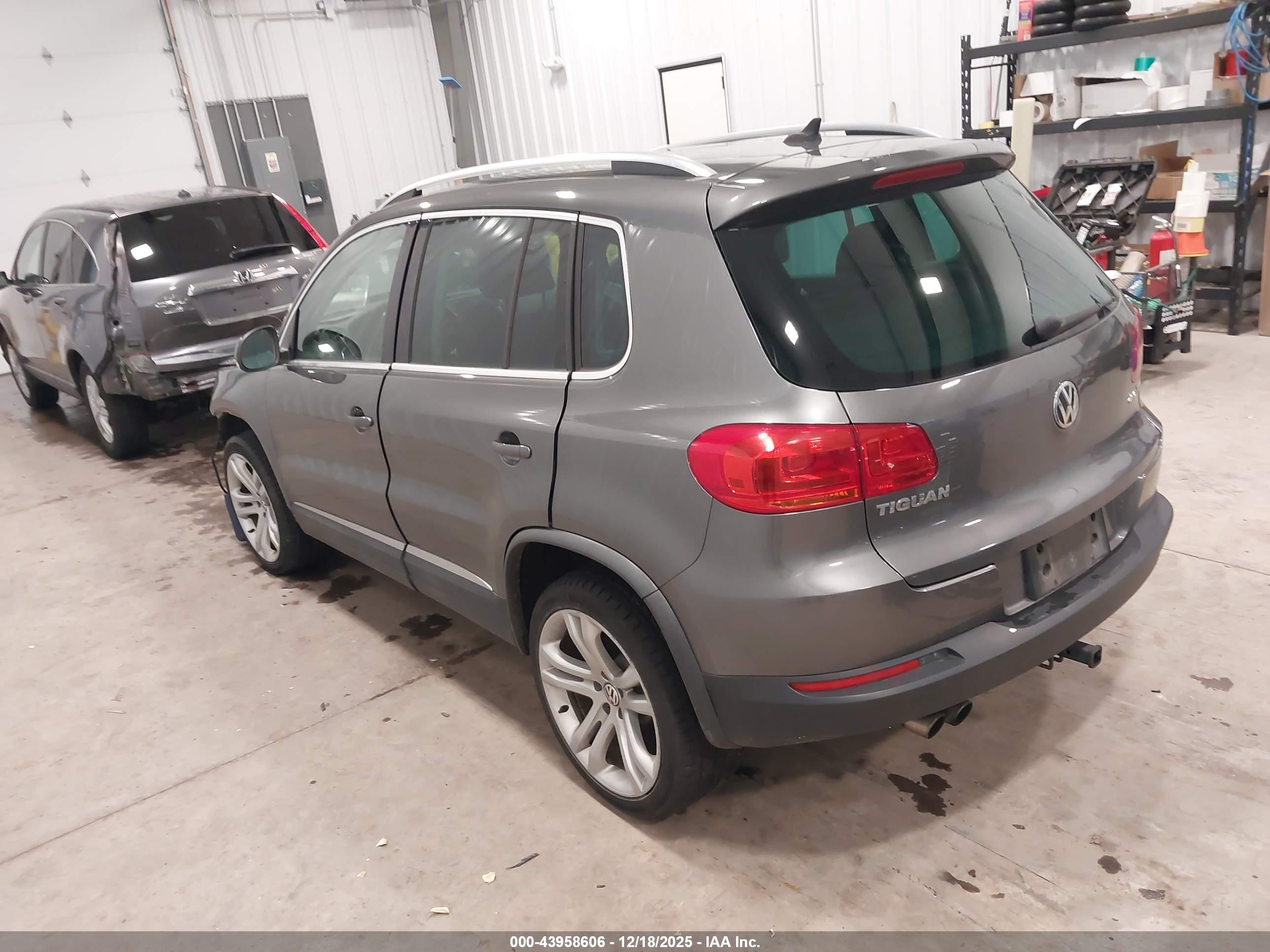 VOLKSWAGEN TIGUAN image 3