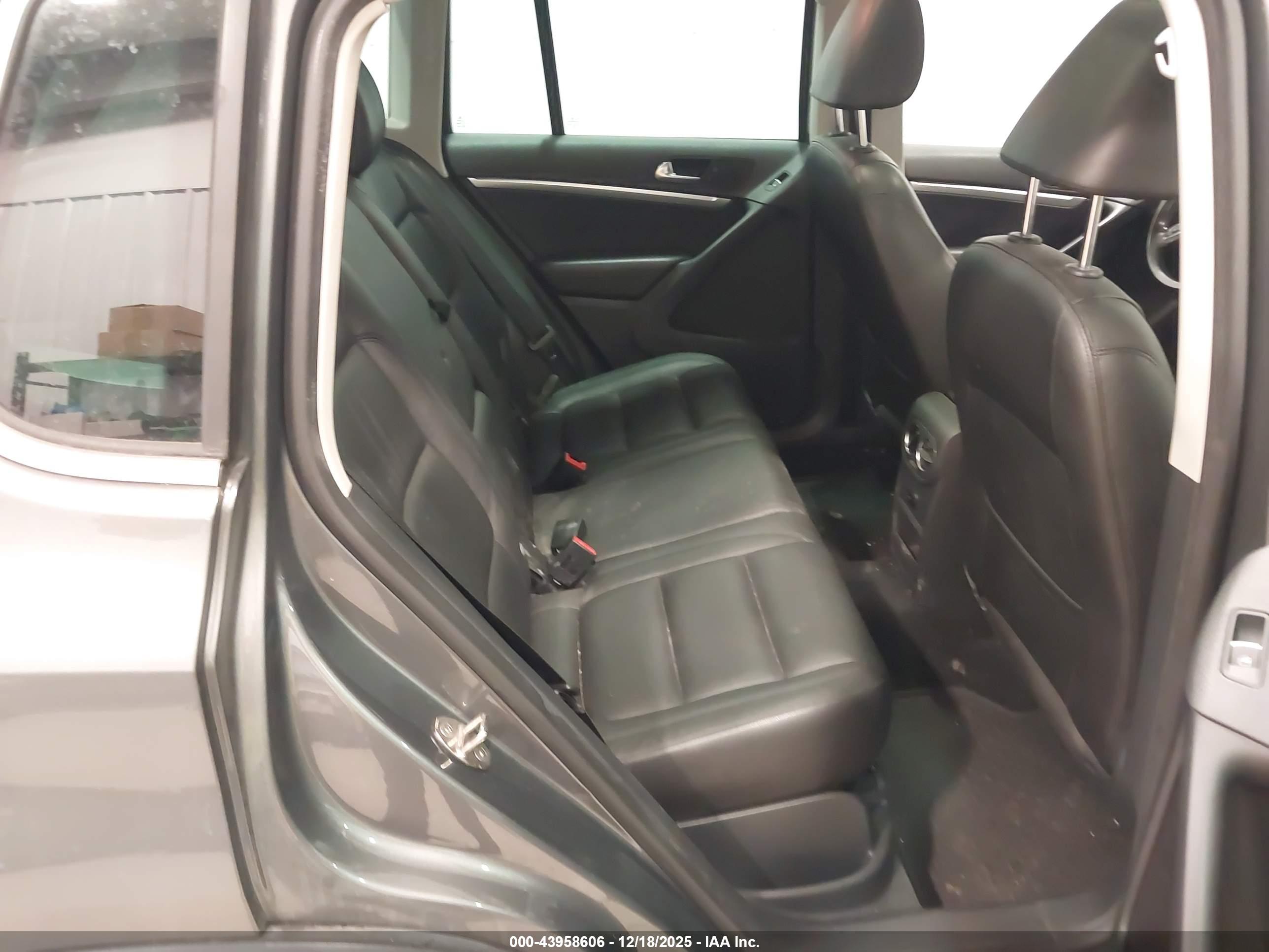 VOLKSWAGEN TIGUAN image 8