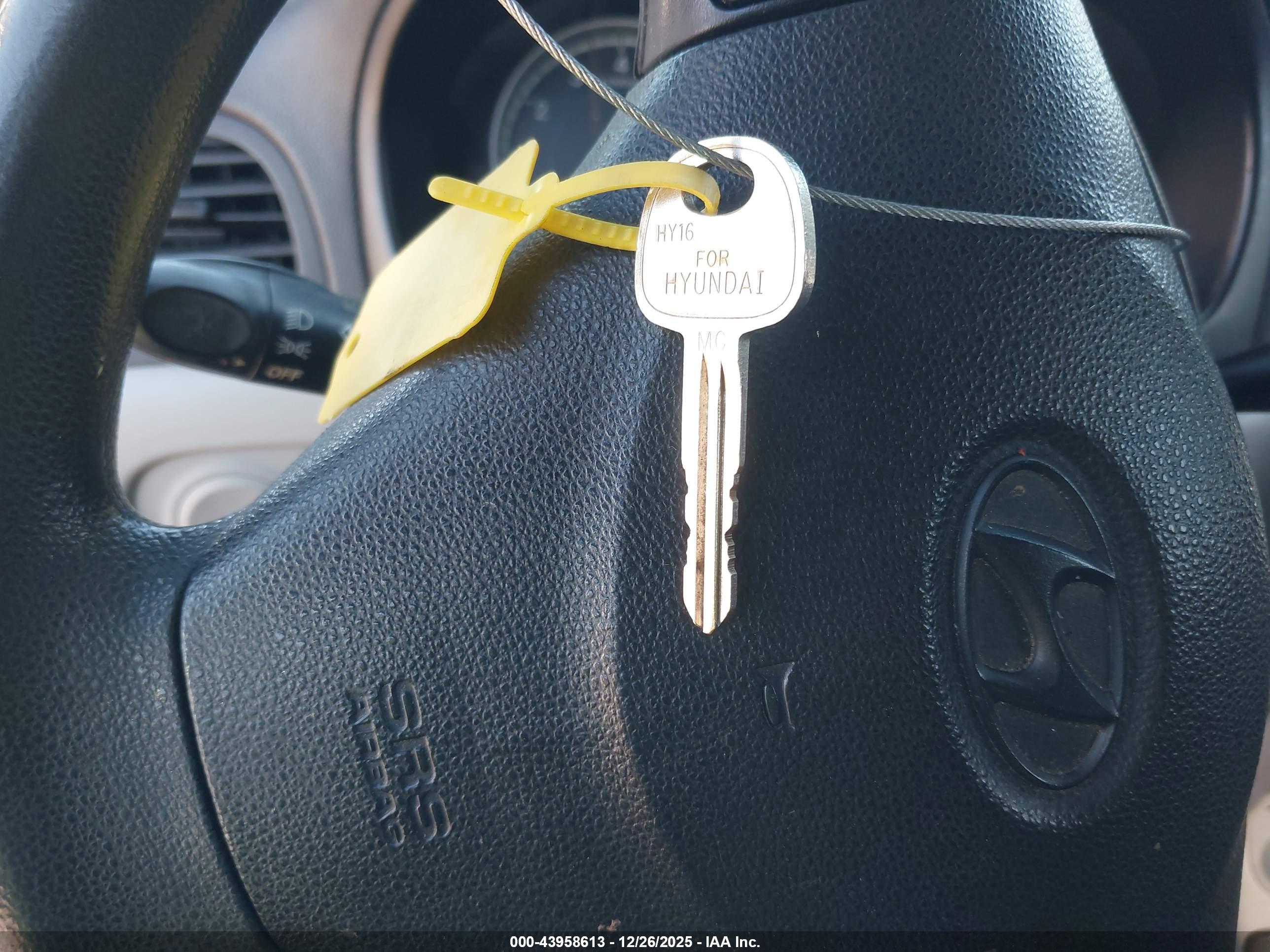 HYUNDAI ACCENT image 11