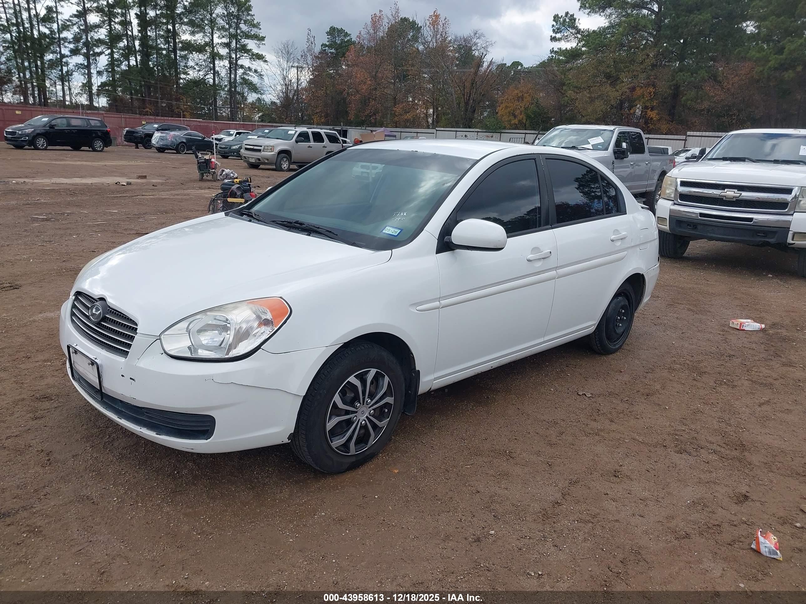 HYUNDAI ACCENT image 2