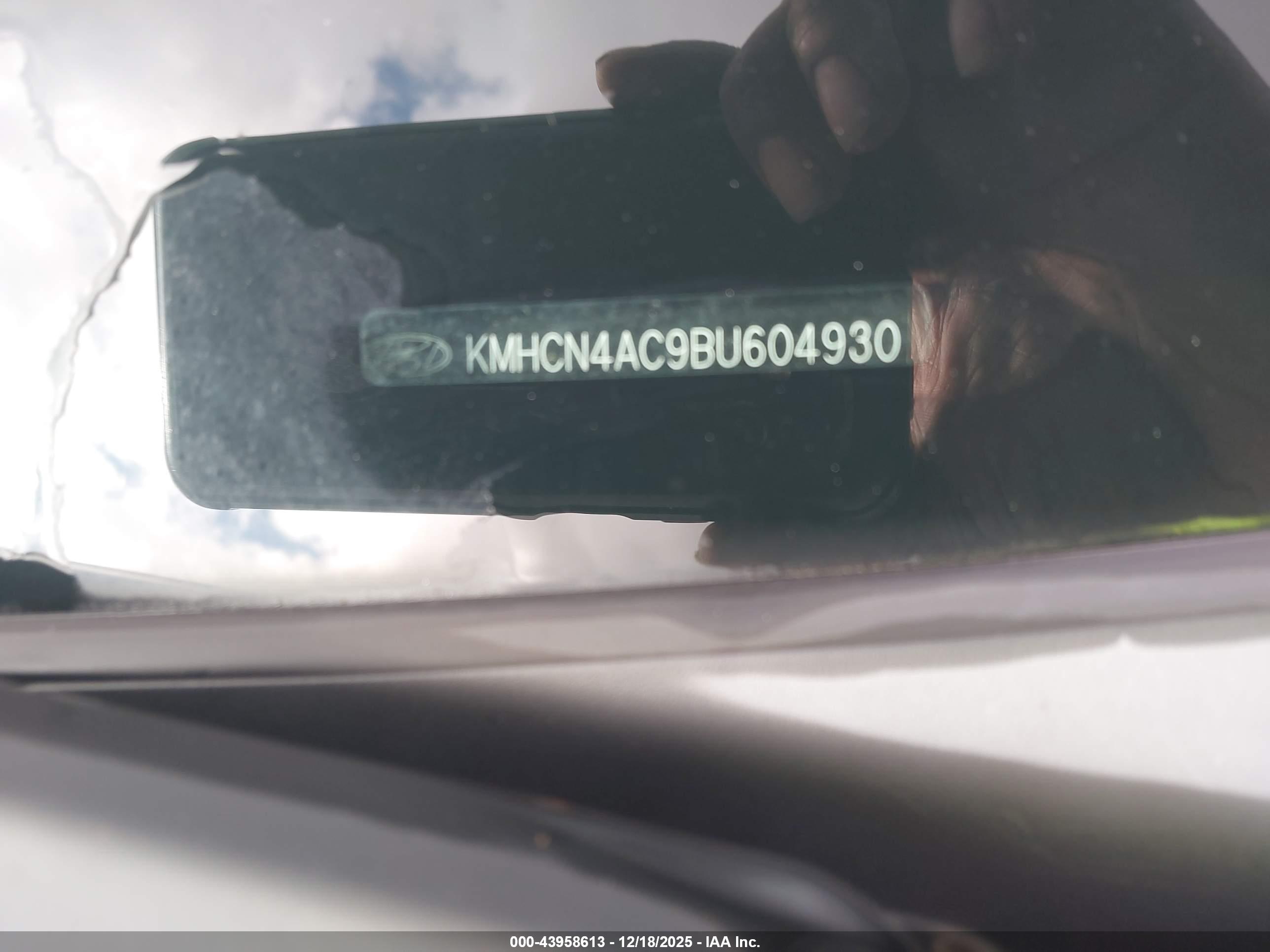 HYUNDAI ACCENT image 9