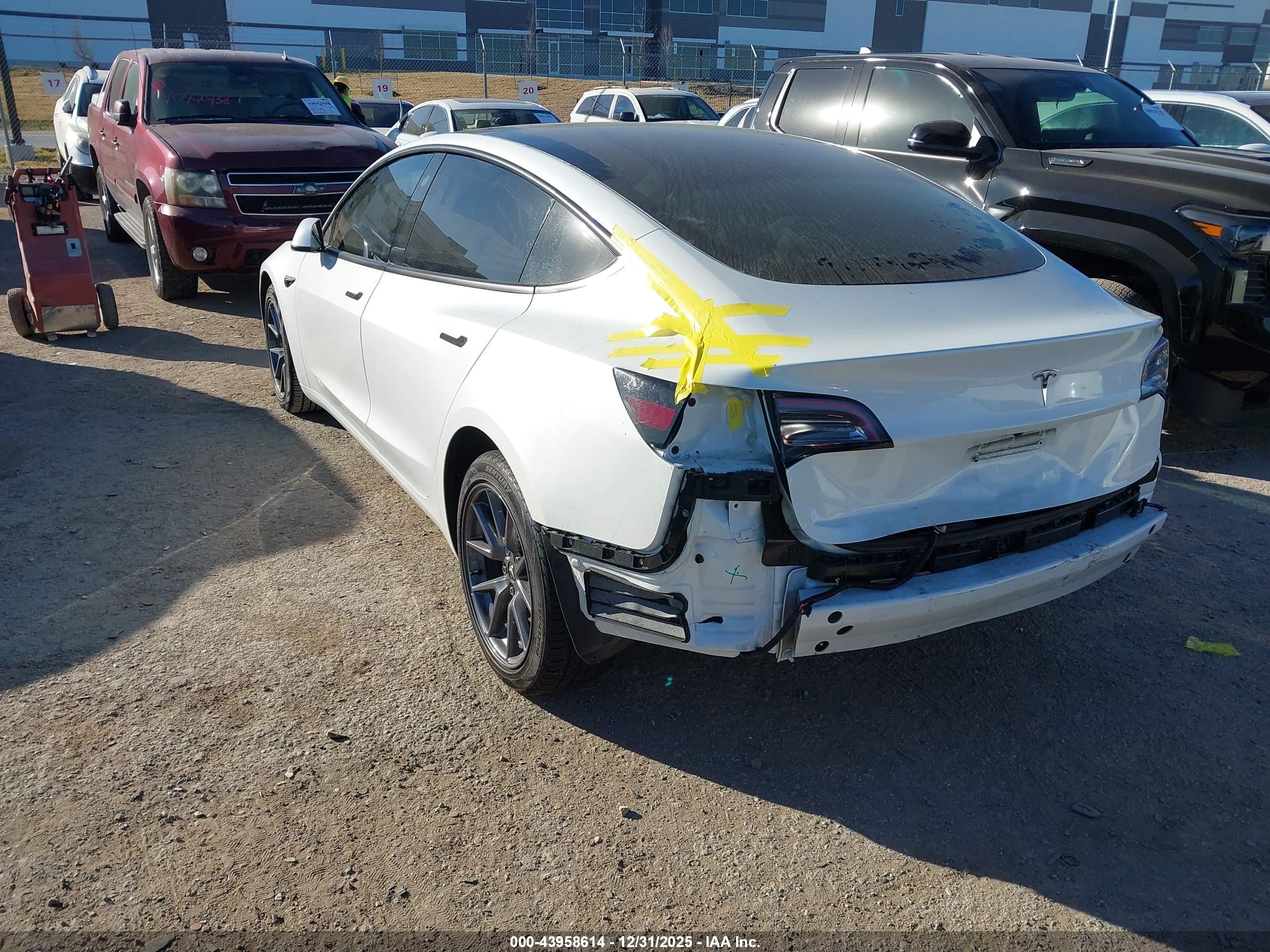 TESLA MODEL image 3
