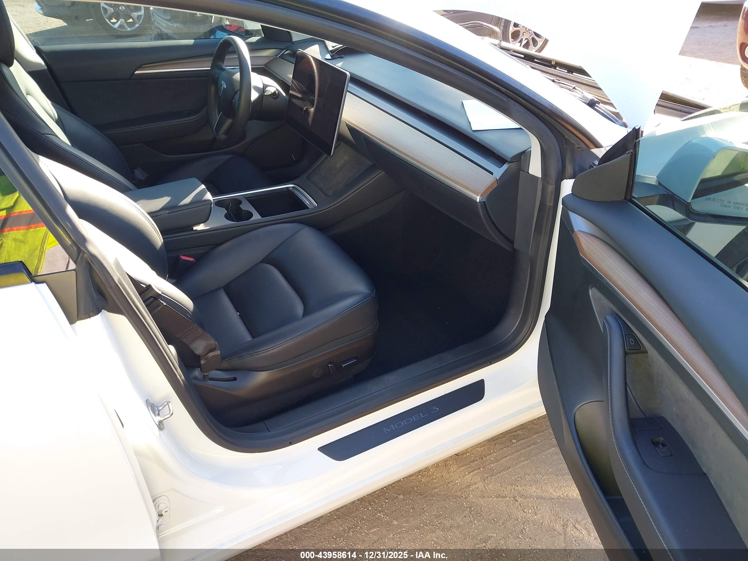 TESLA MODEL image 5