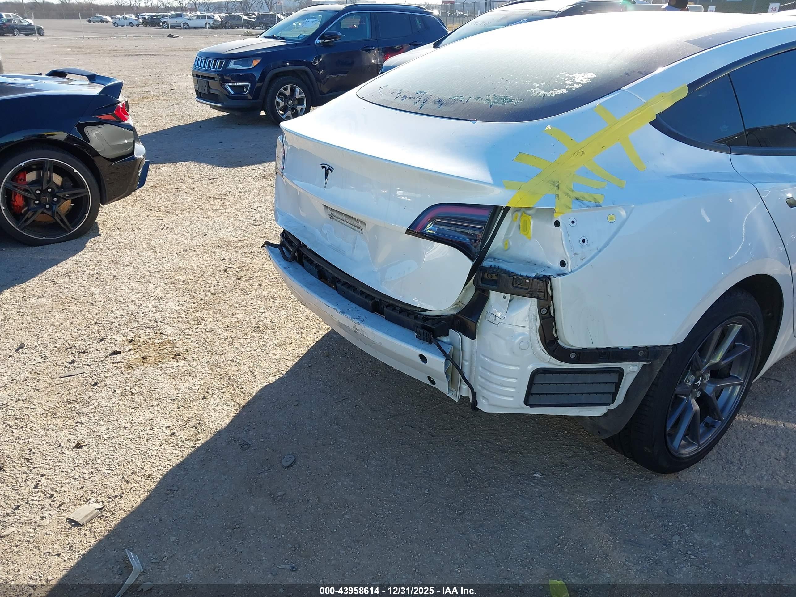 TESLA MODEL image 6