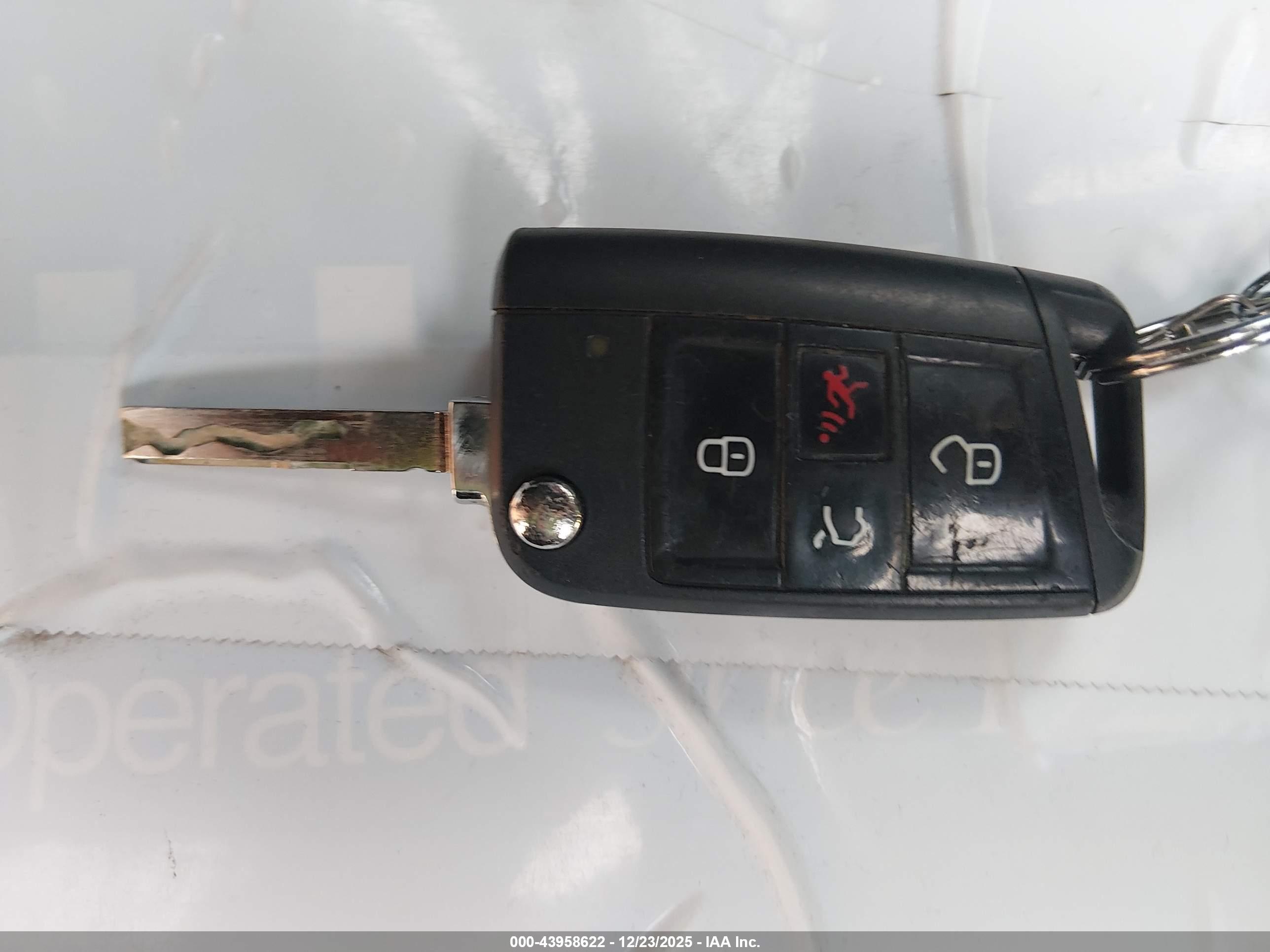 VOLKSWAGEN TIGUAN image 11