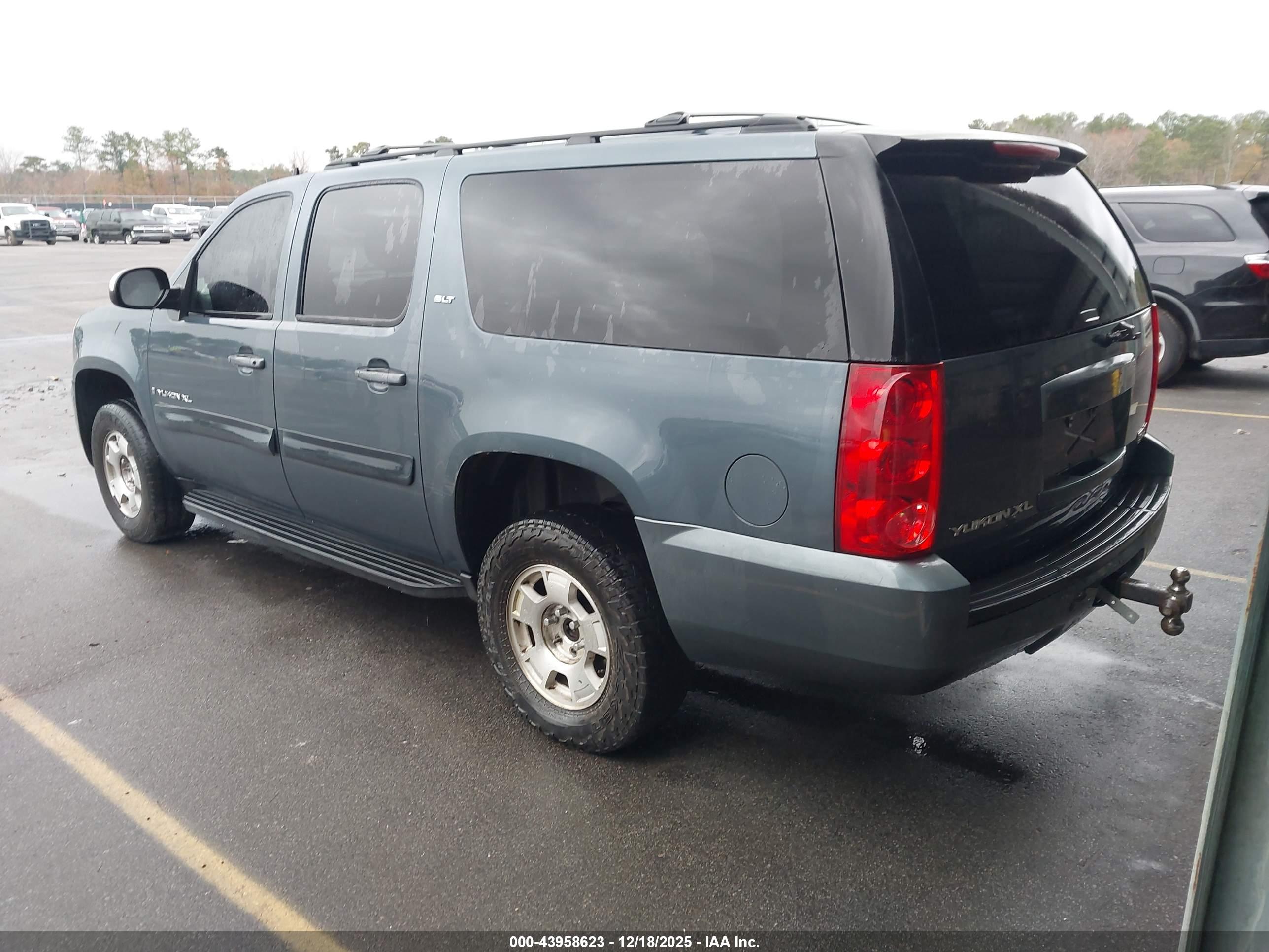 GMC YUKON image 3