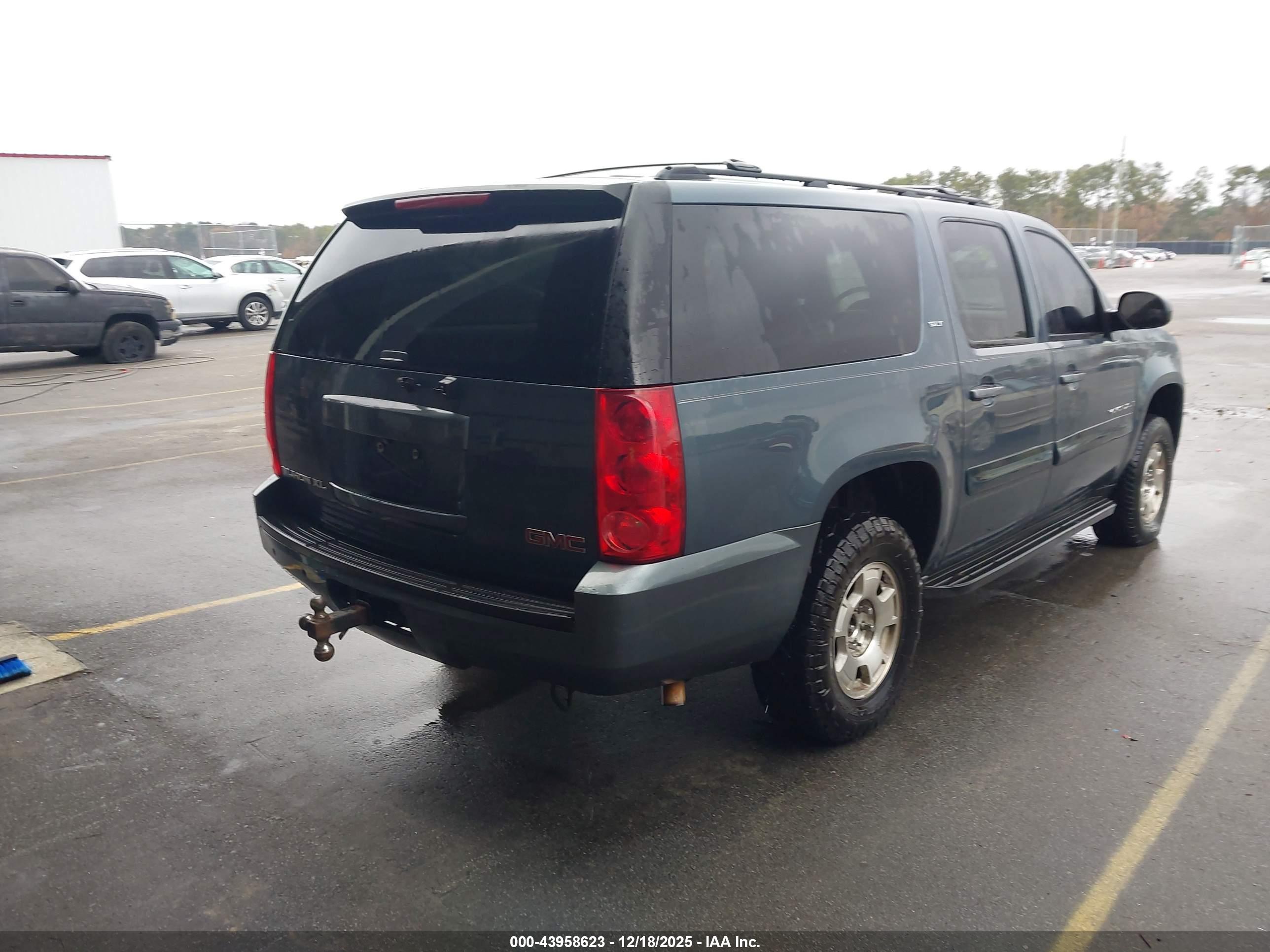 GMC YUKON image 4