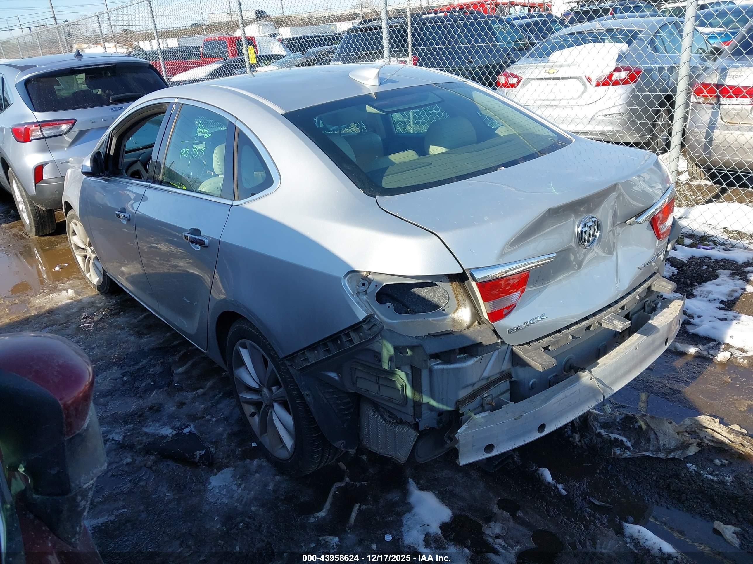 BUICK VERANO image 3