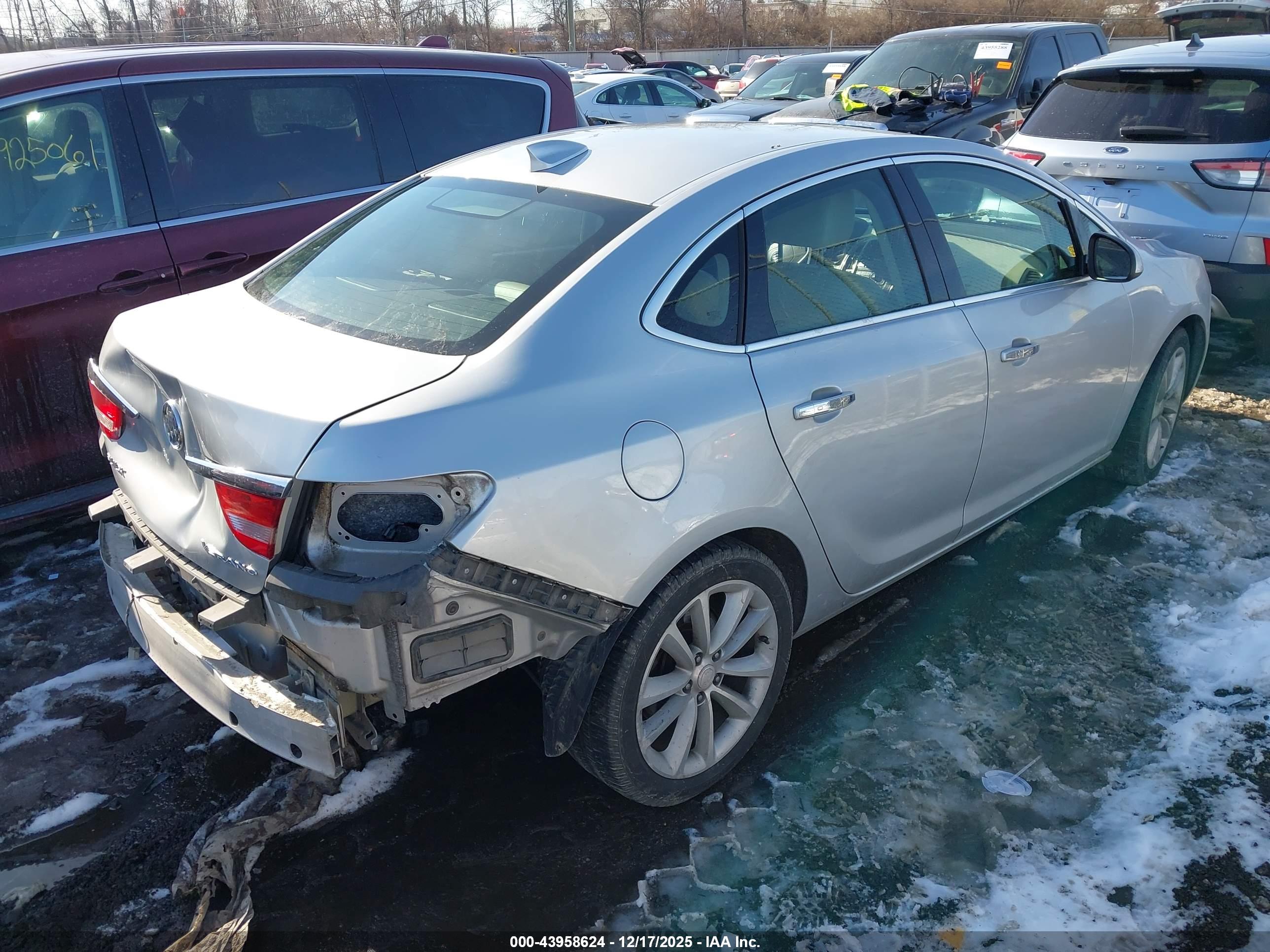 BUICK VERANO image 4