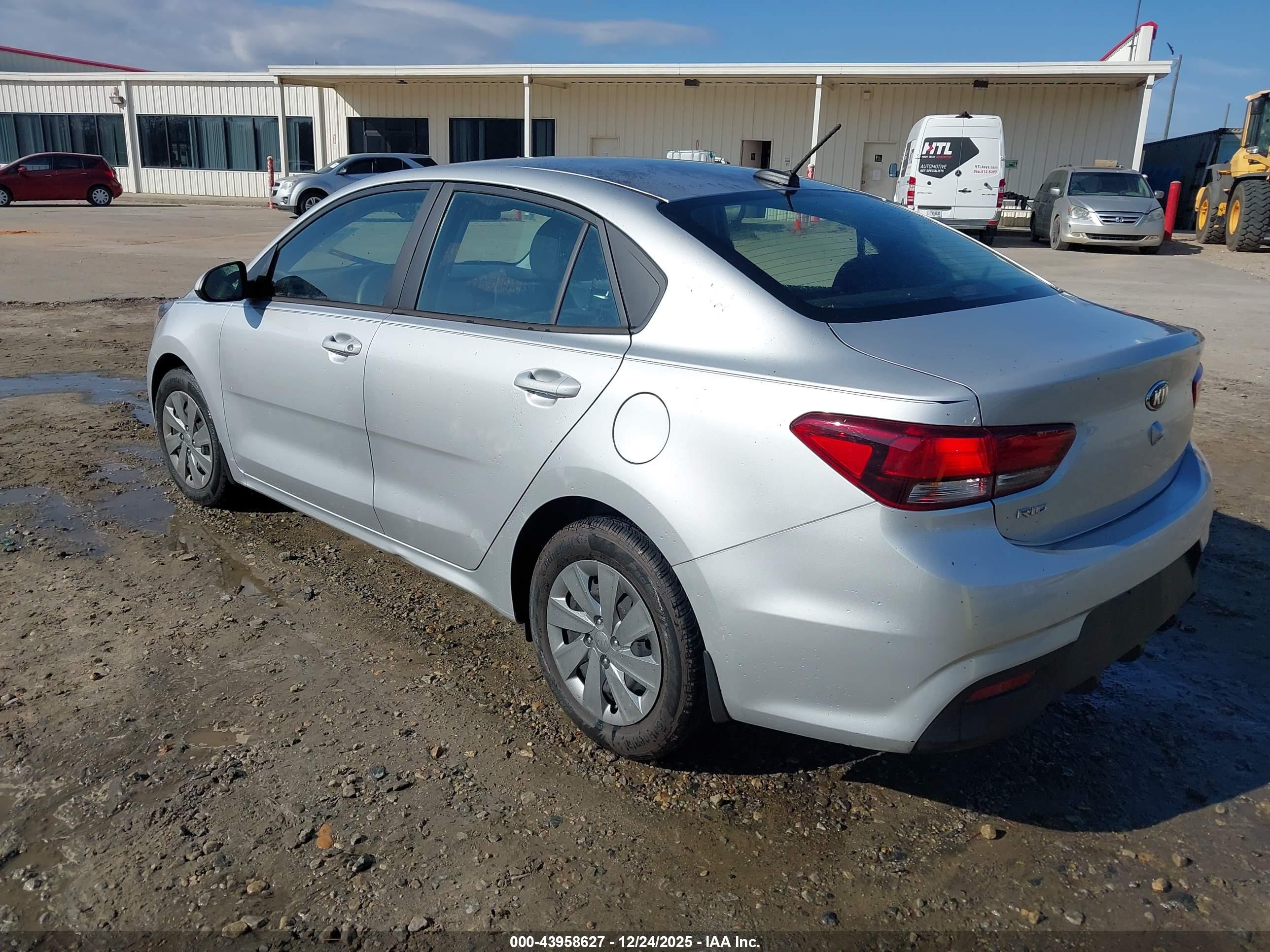 KIA RIO image 3