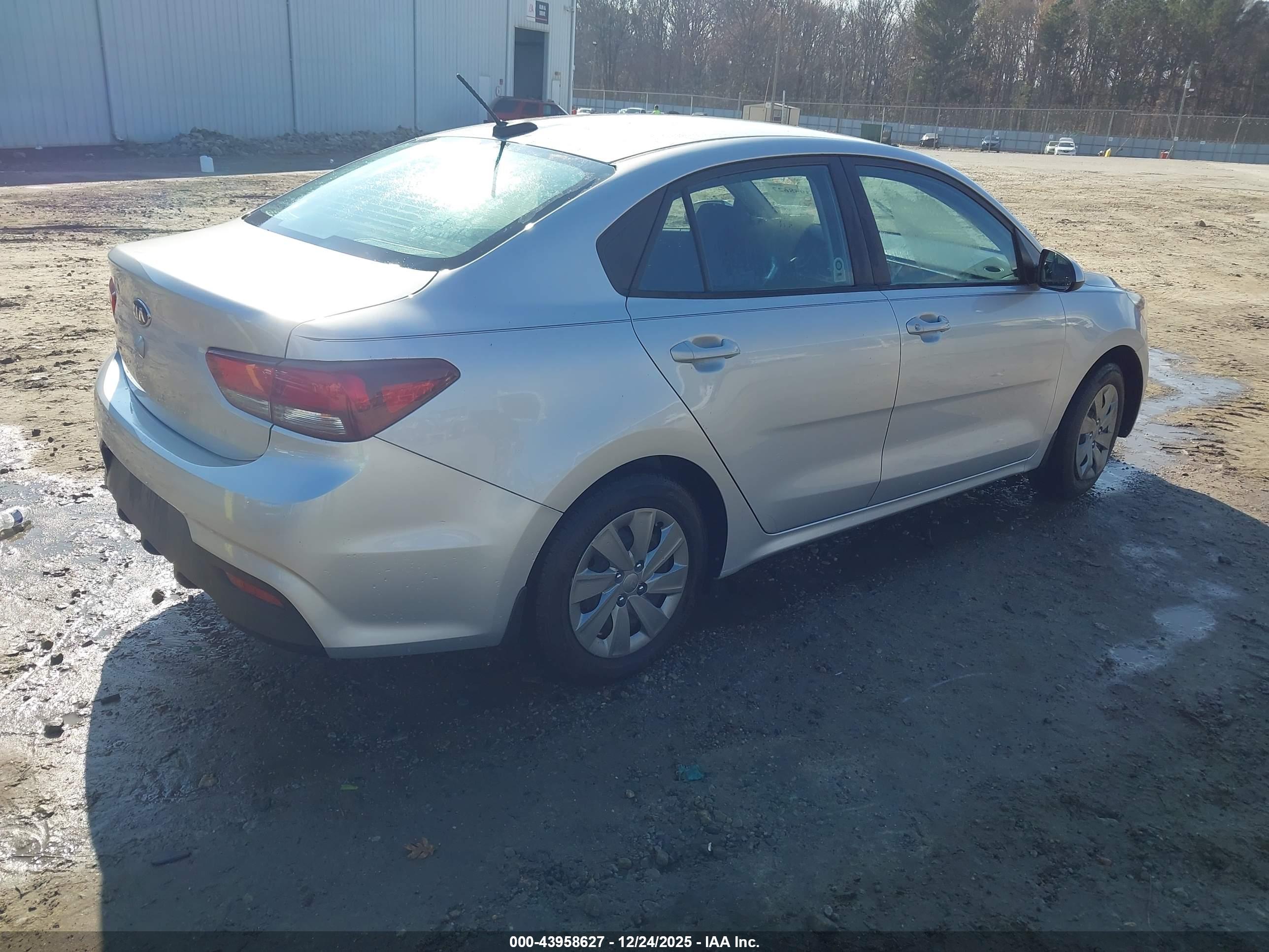 KIA RIO image 4