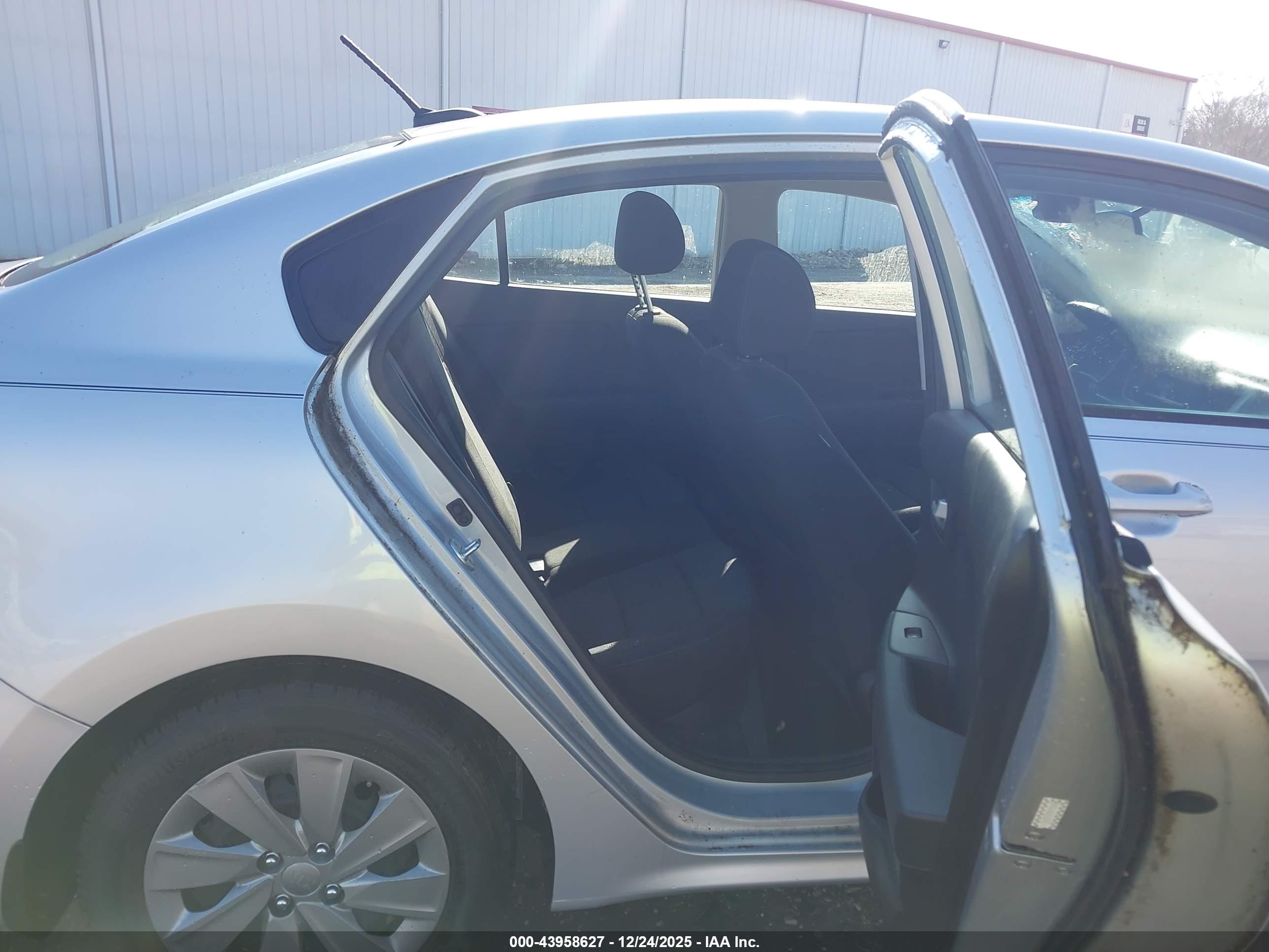 KIA RIO image 8