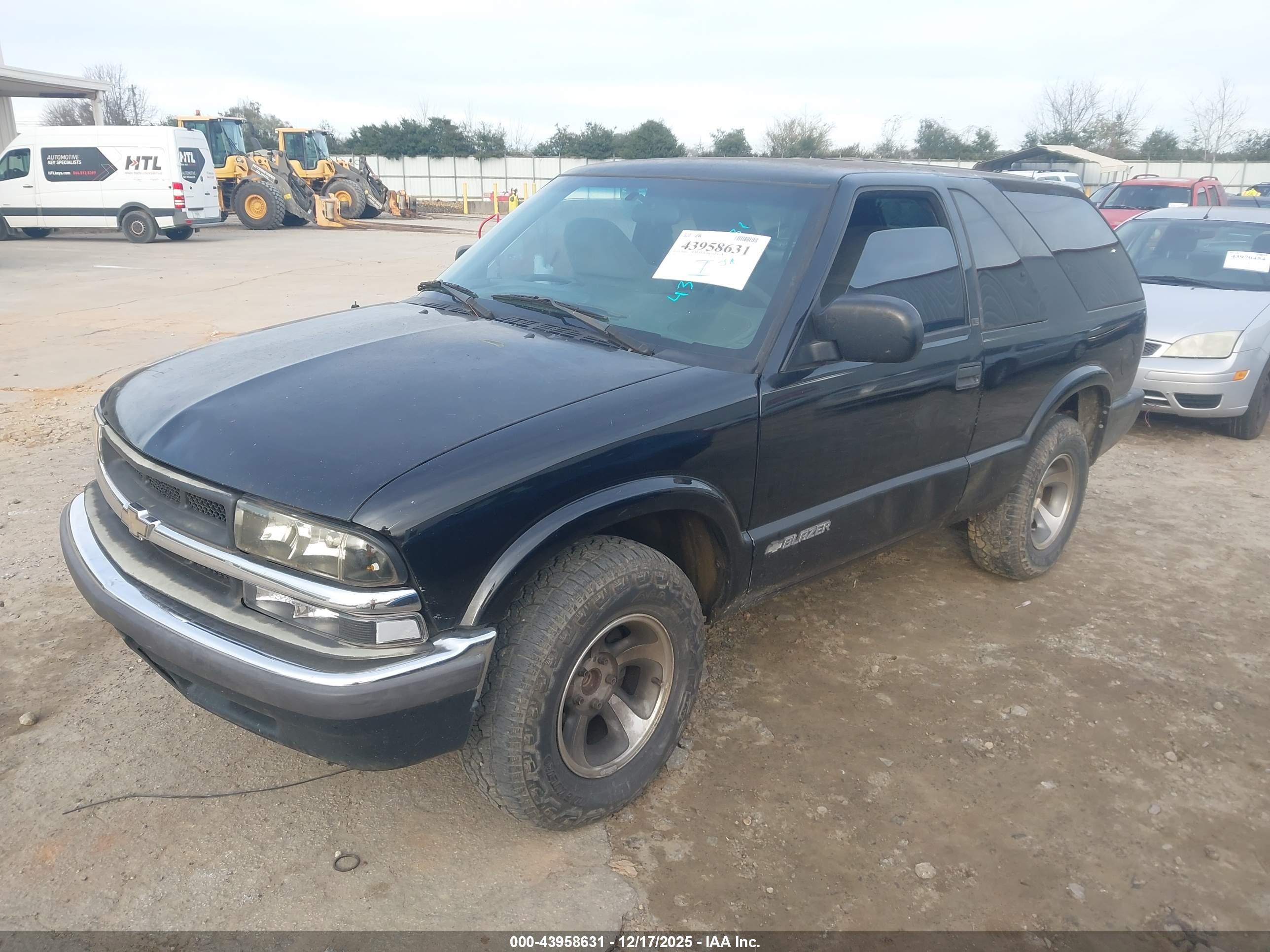 CHEVROLET BLAZER image 2