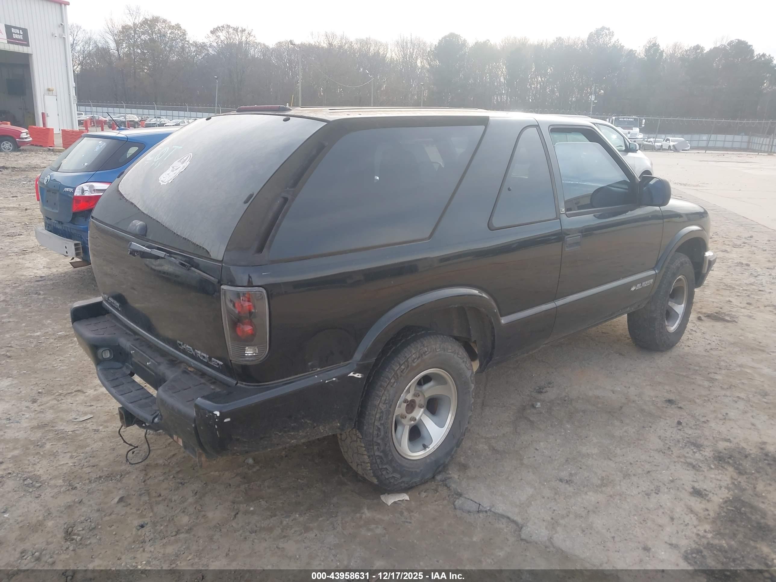 CHEVROLET BLAZER image 4