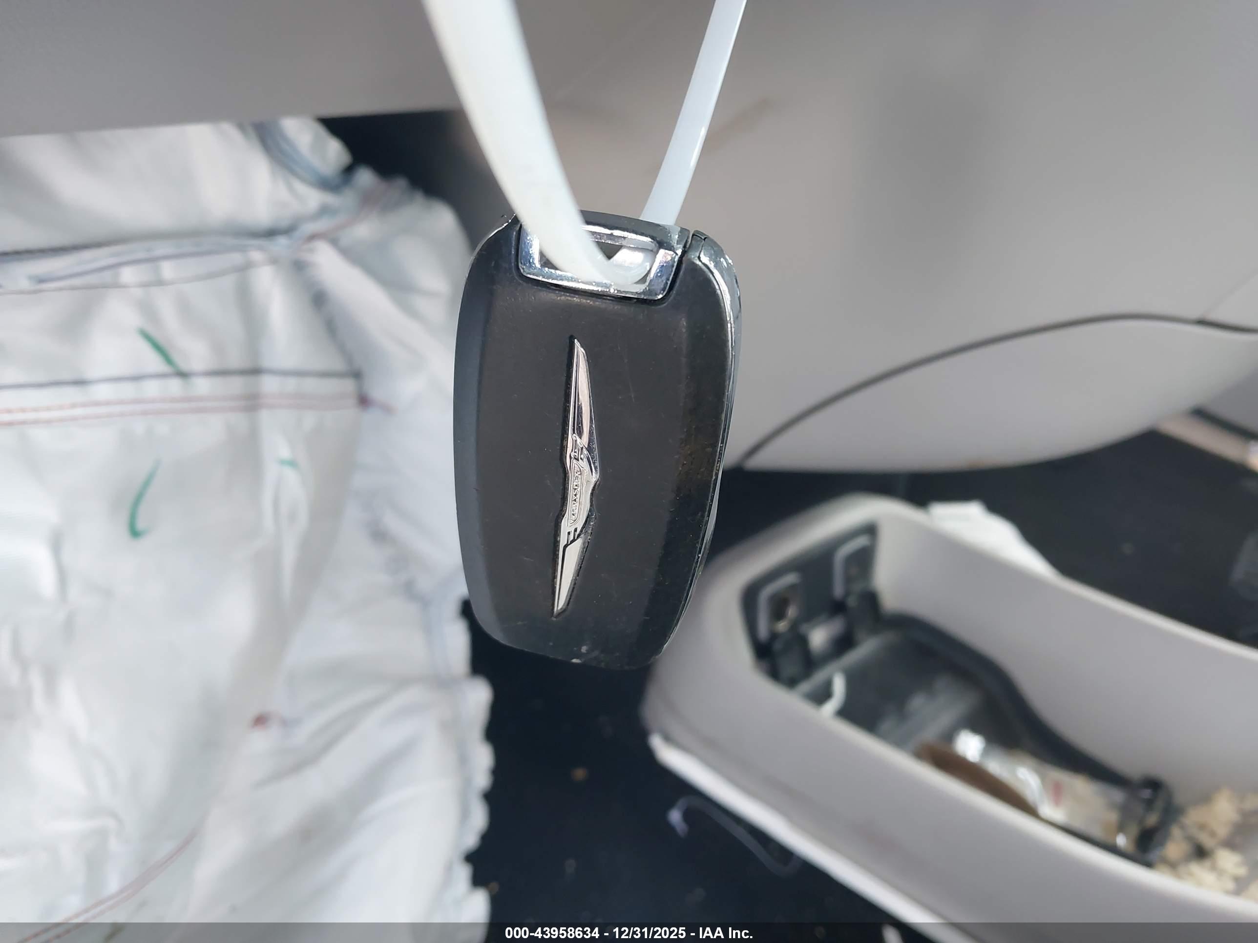CHRYSLER PACIFICA image 11
