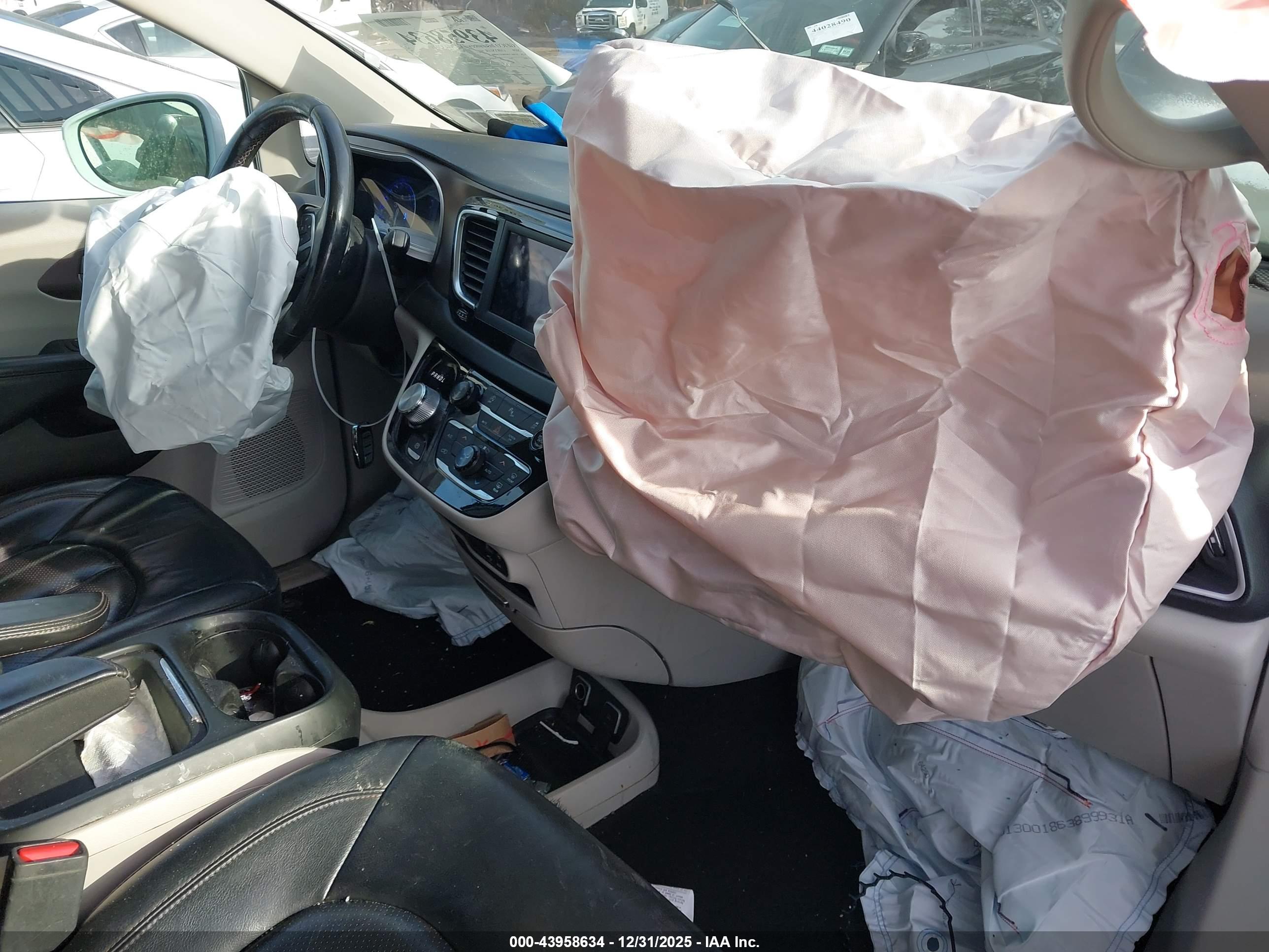 CHRYSLER PACIFICA image 5