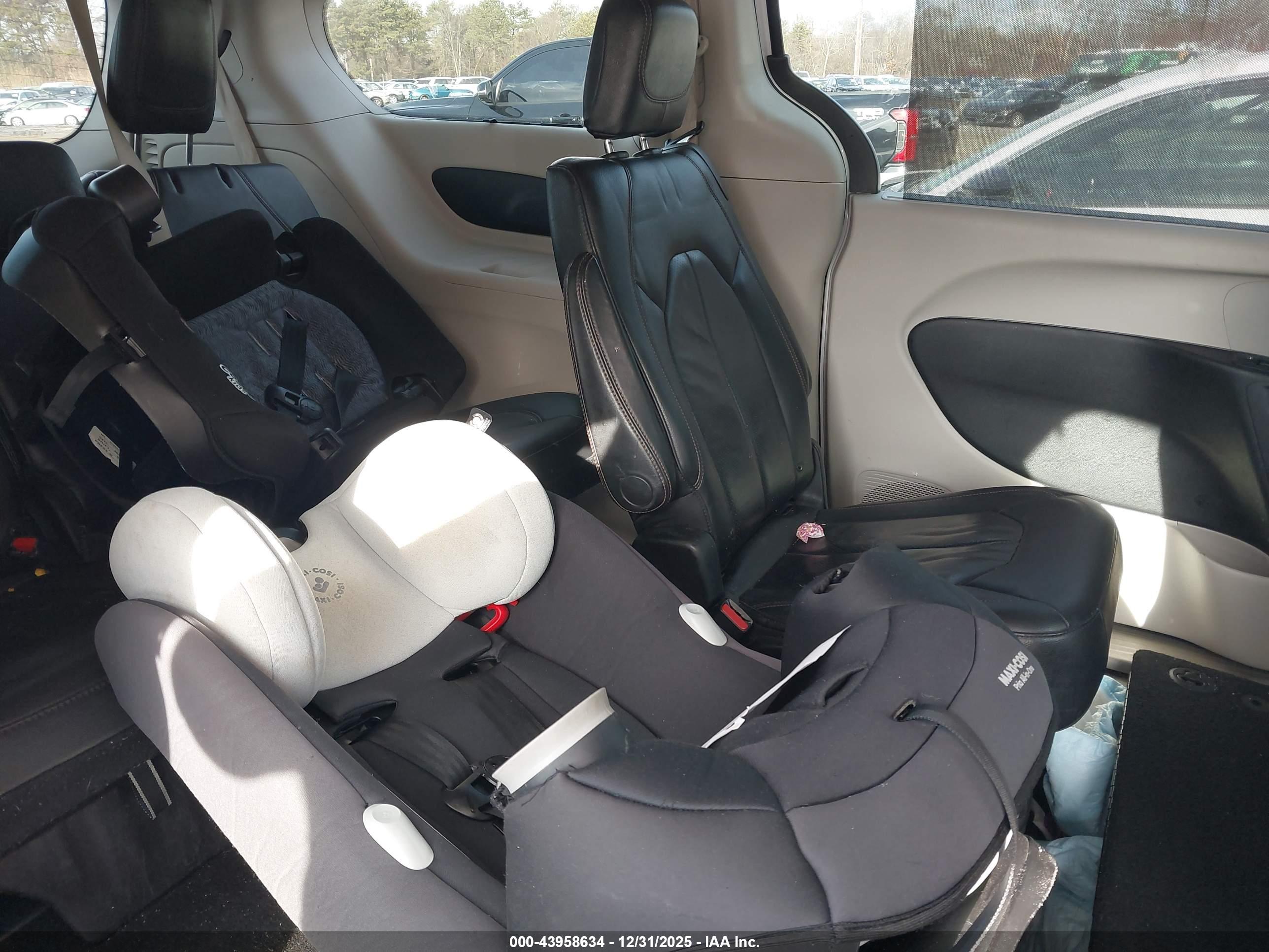 CHRYSLER PACIFICA image 8