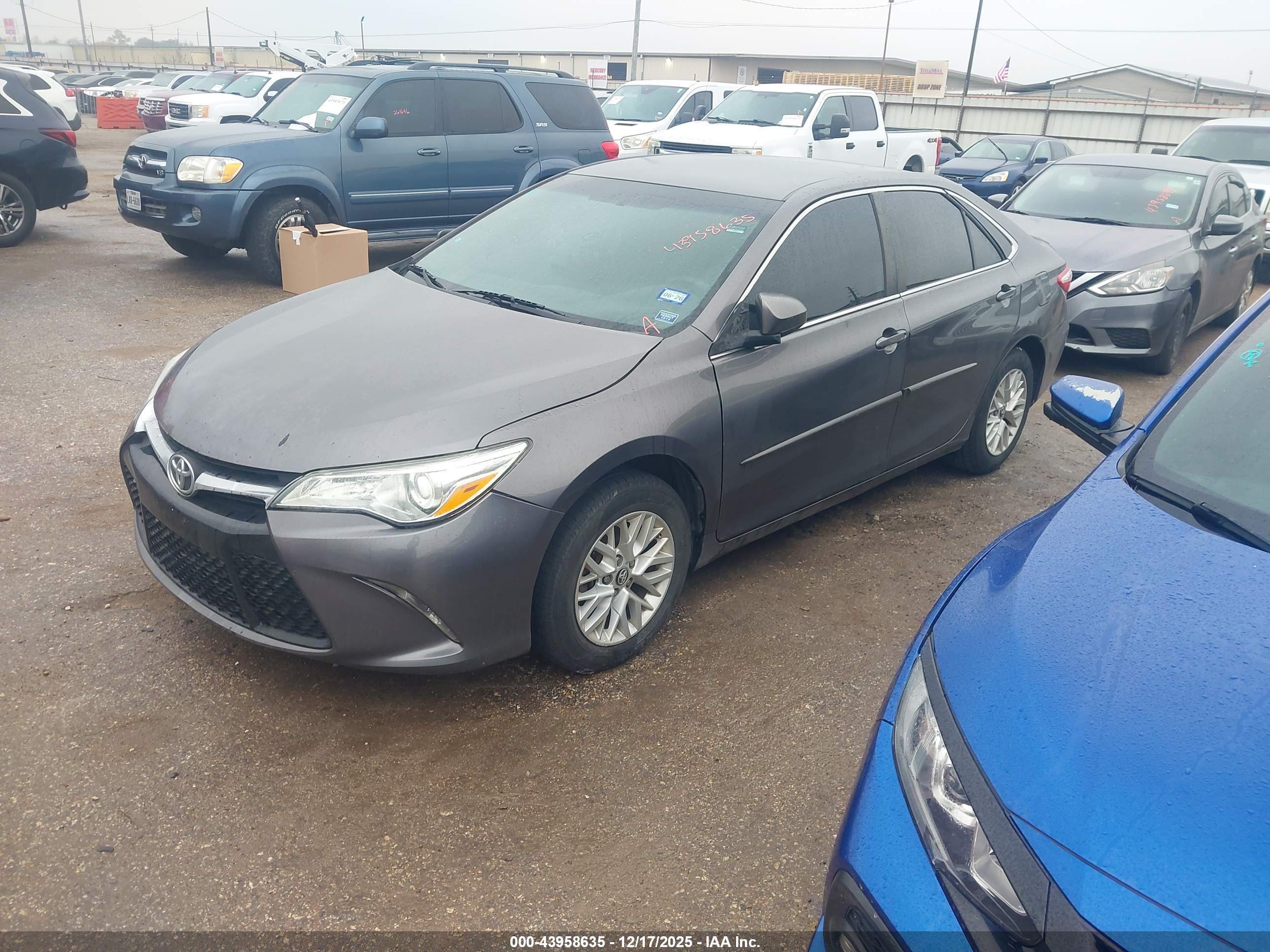 TOYOTA CAMRY image 2