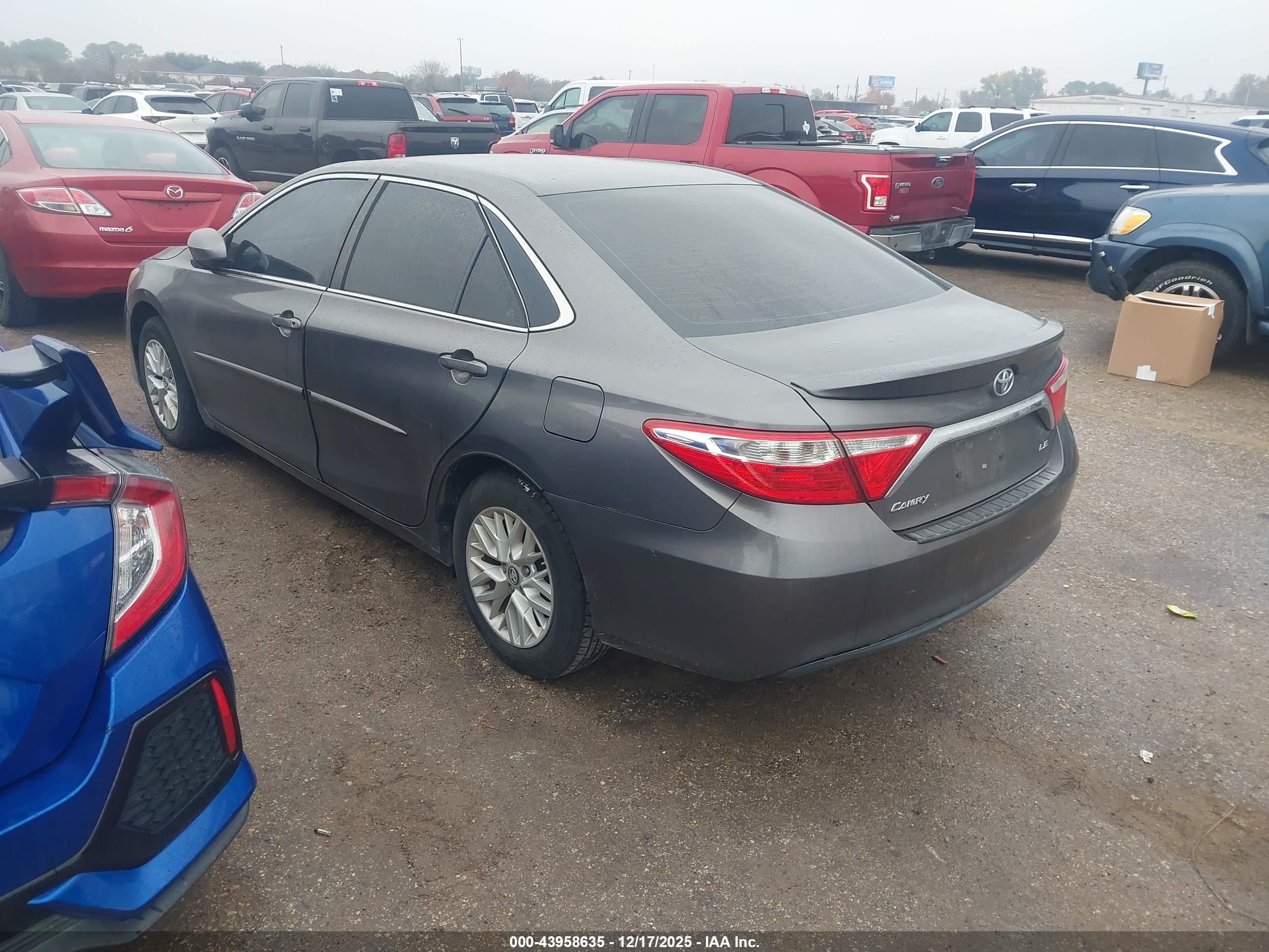 TOYOTA CAMRY image 3