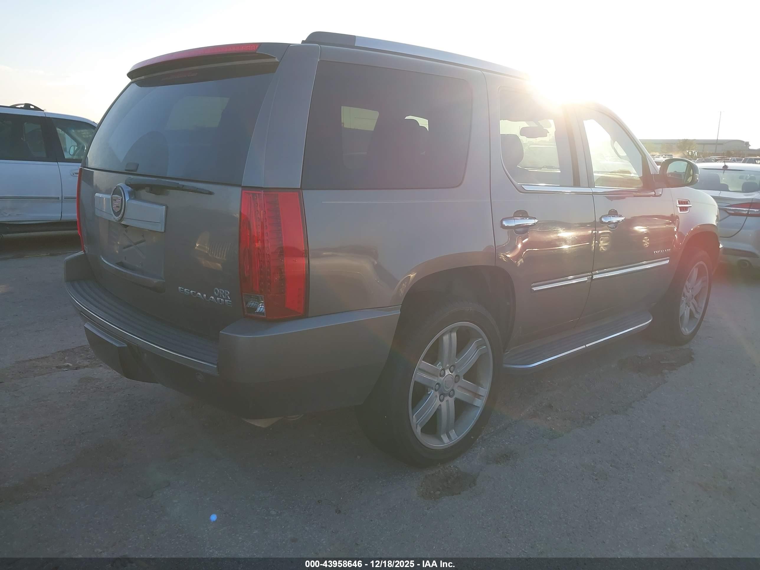 CADILLAC ESCALADE image 4