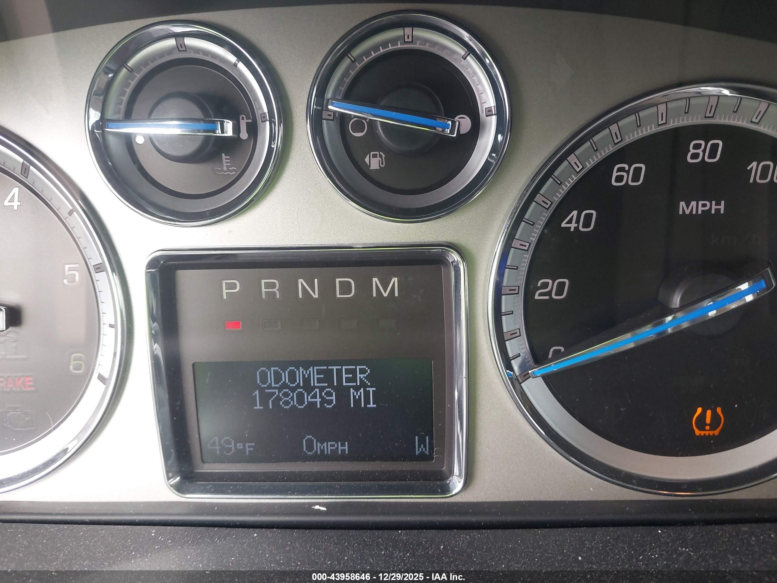 CADILLAC ESCALADE image 7