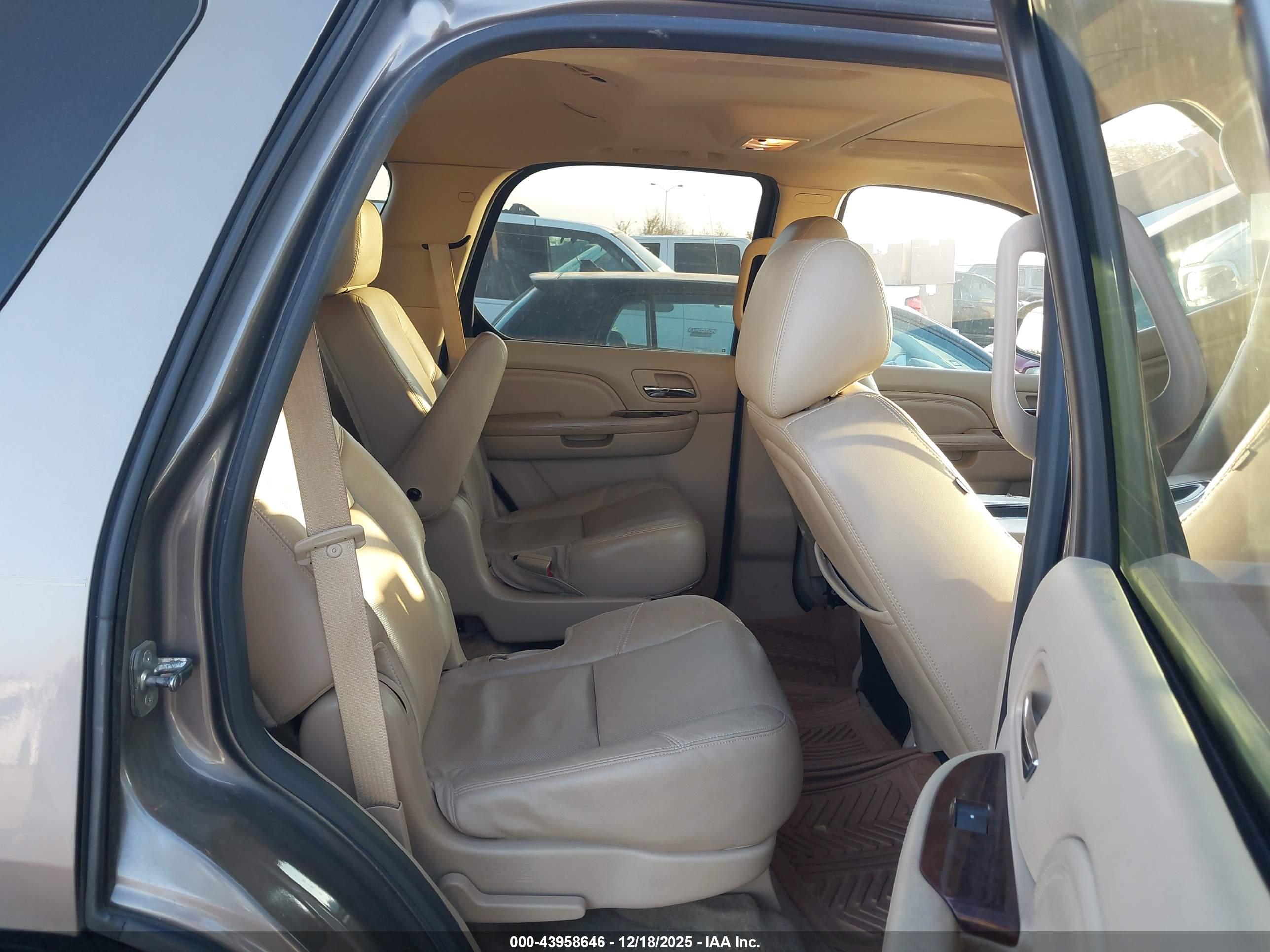 CADILLAC ESCALADE image 8