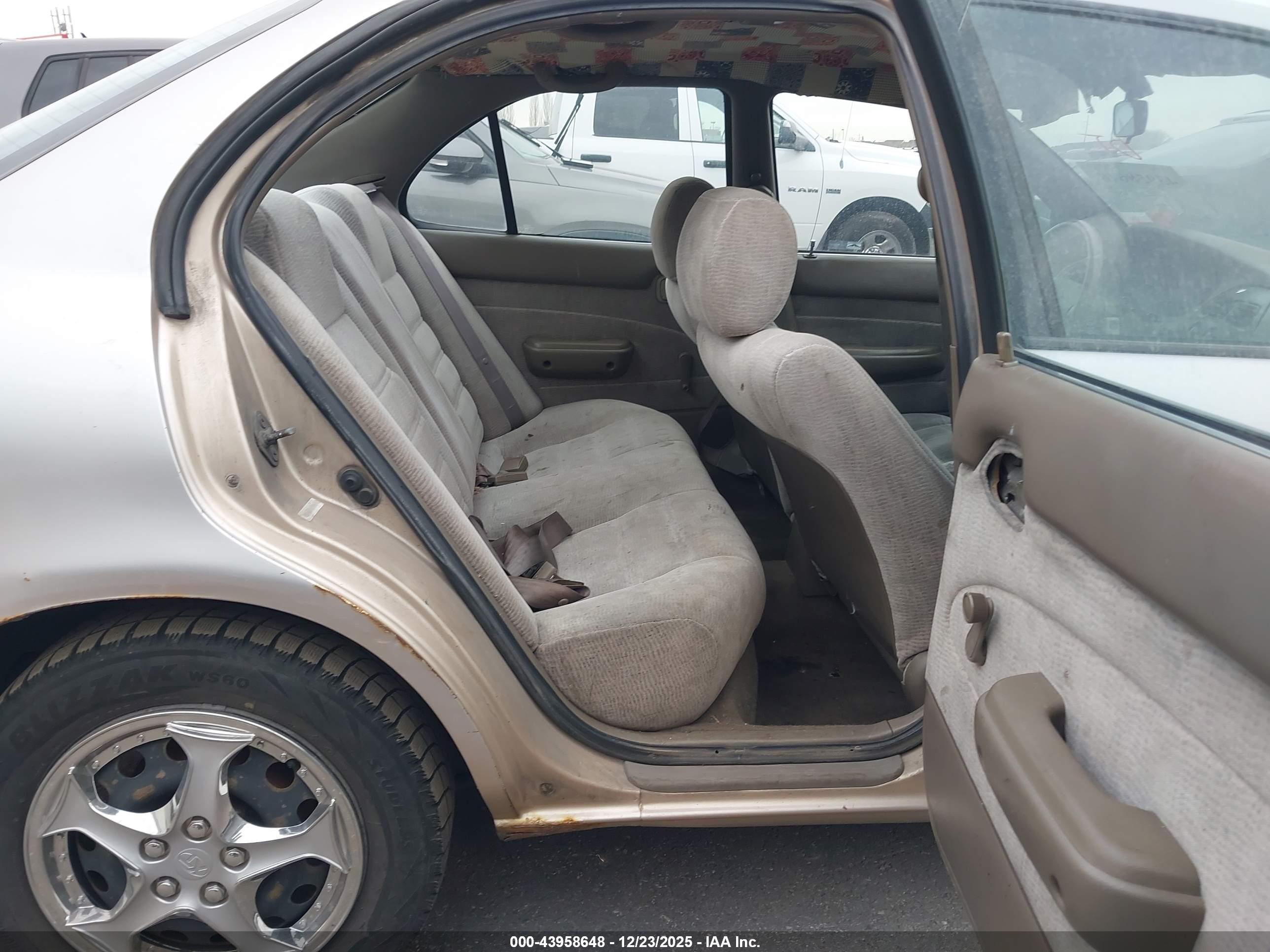 GEO PRIZM image 8