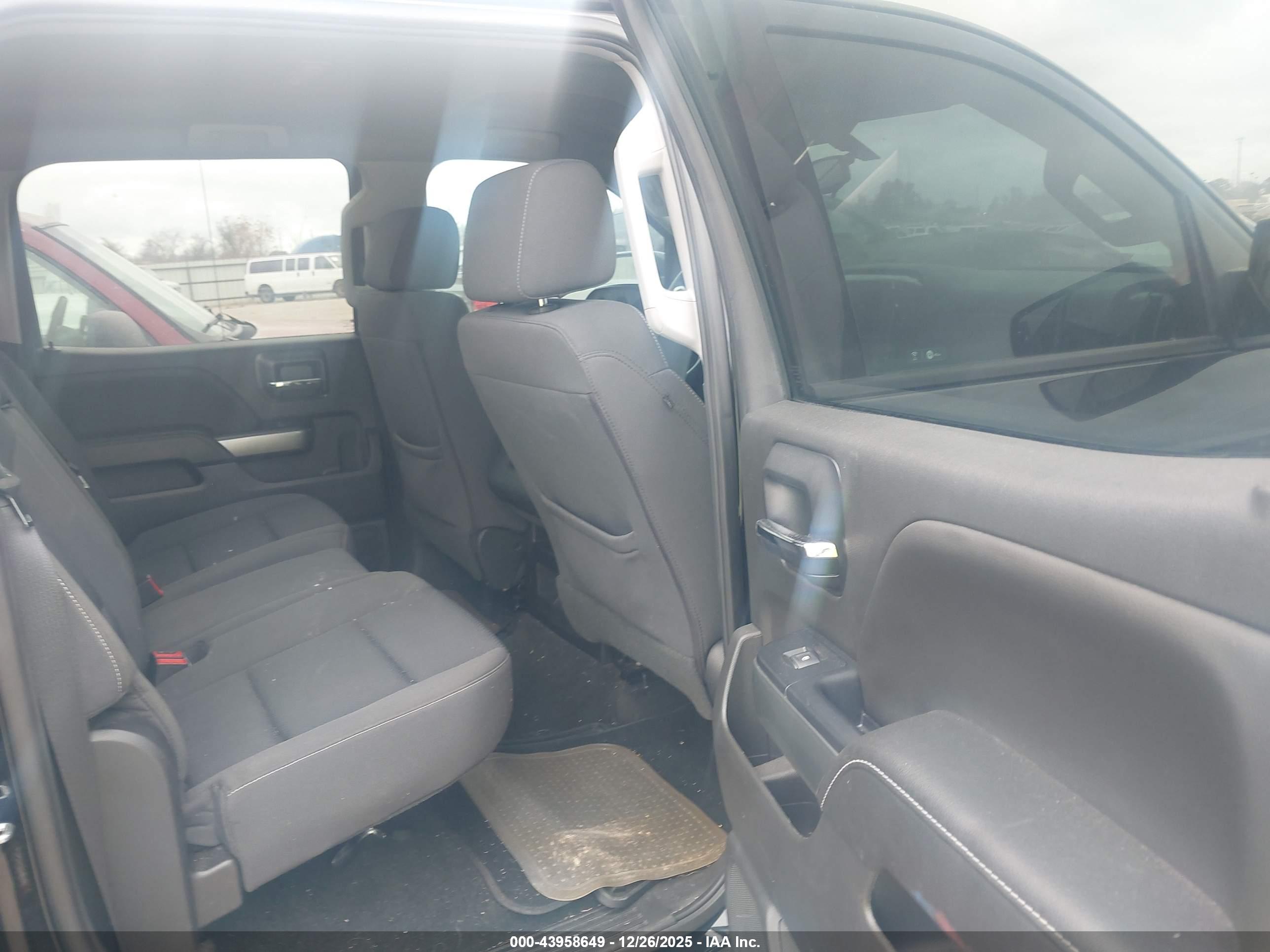 CHEVROLET SILVERADO image 8
