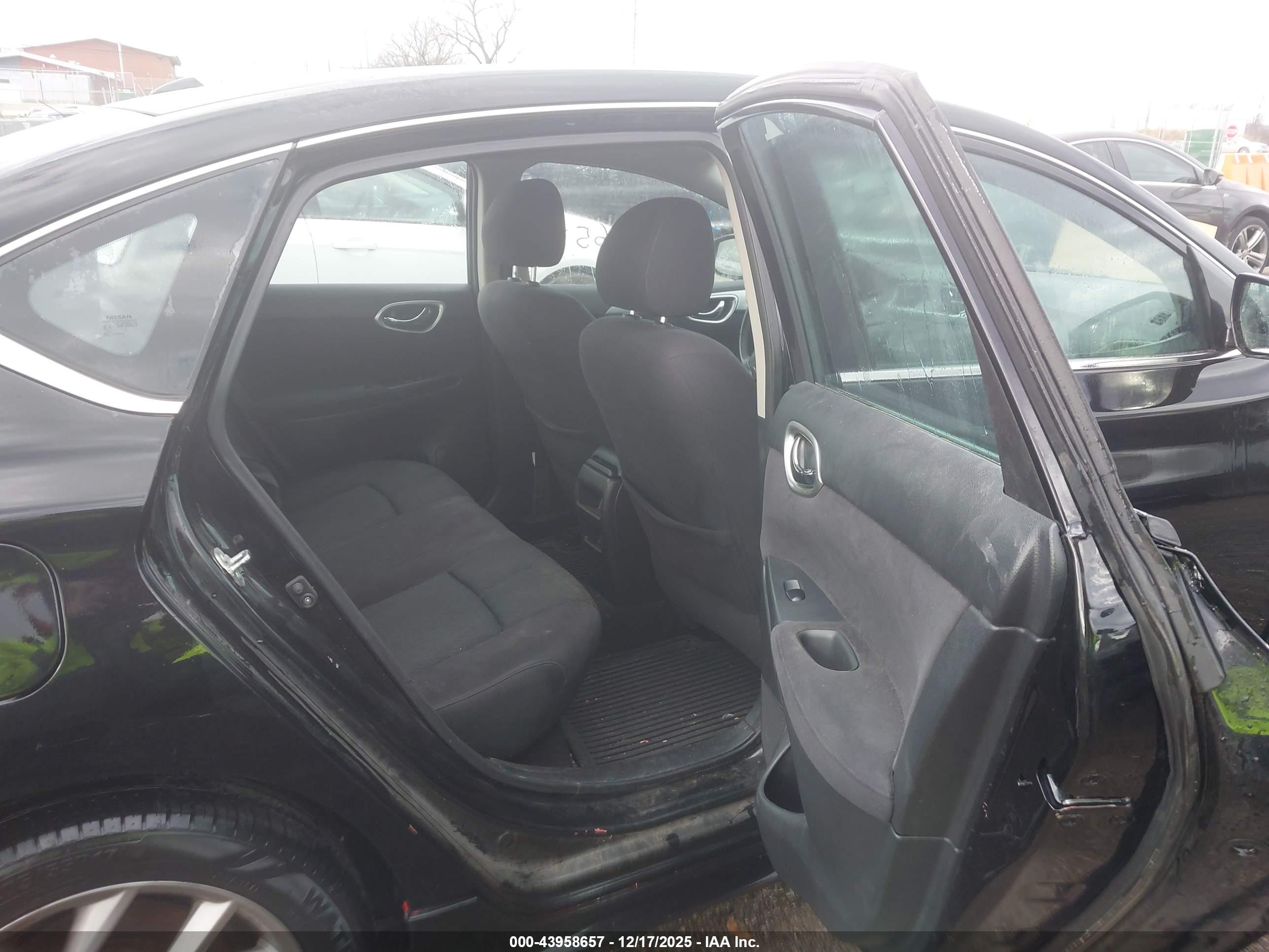 NISSAN SENTRA image 8