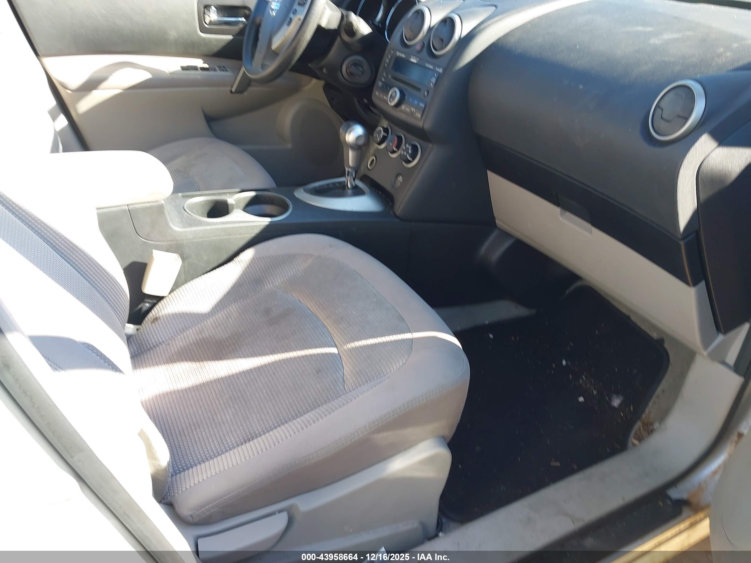 NISSAN ROGUE image 5