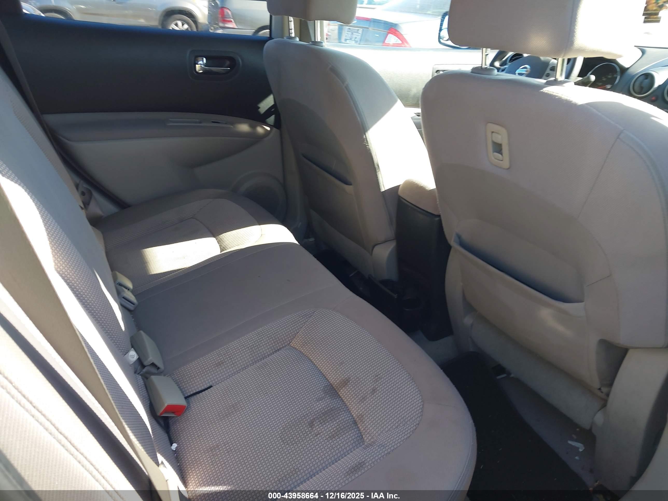 NISSAN ROGUE image 8