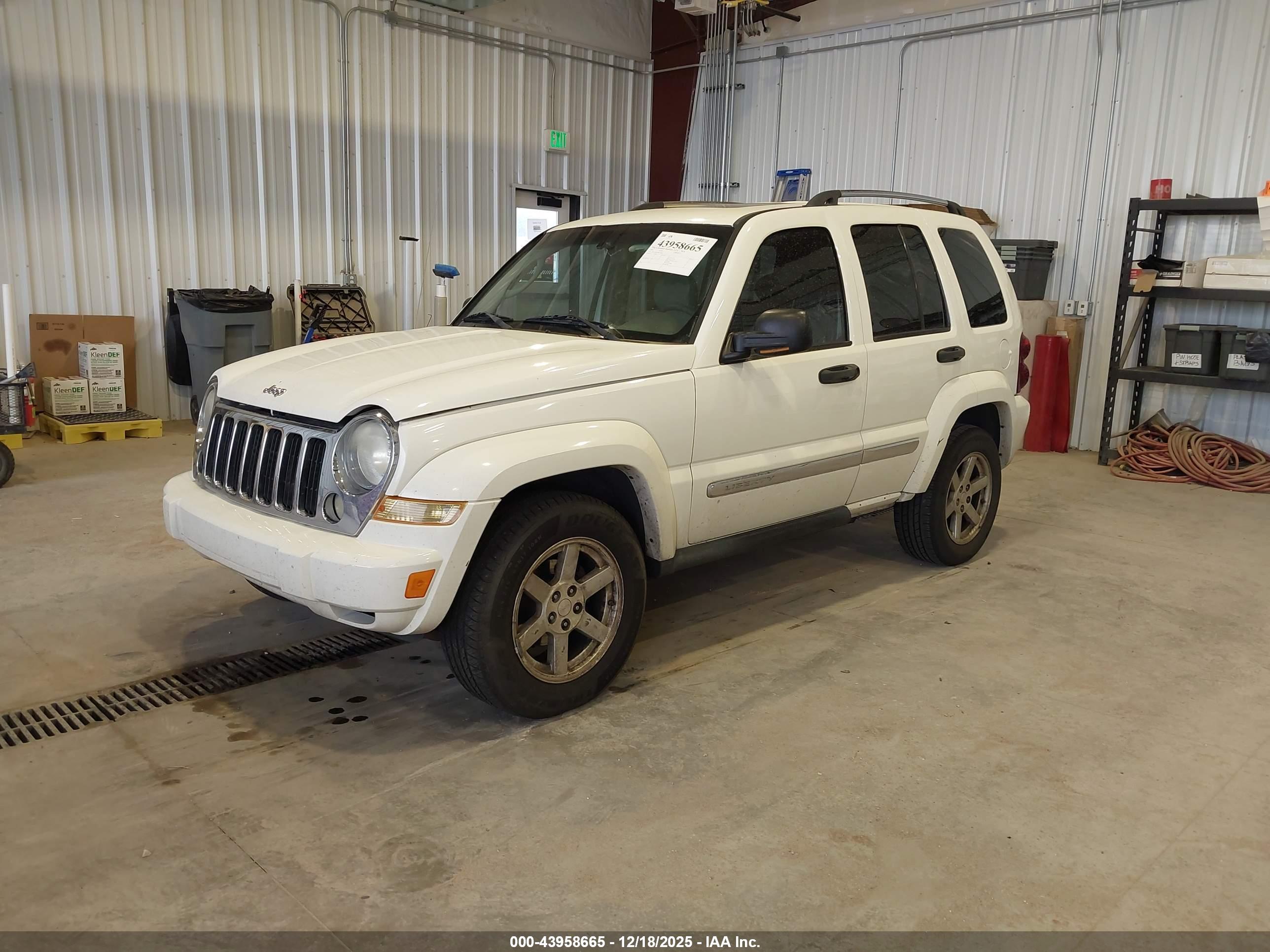 JEEP LIBERTY image 2