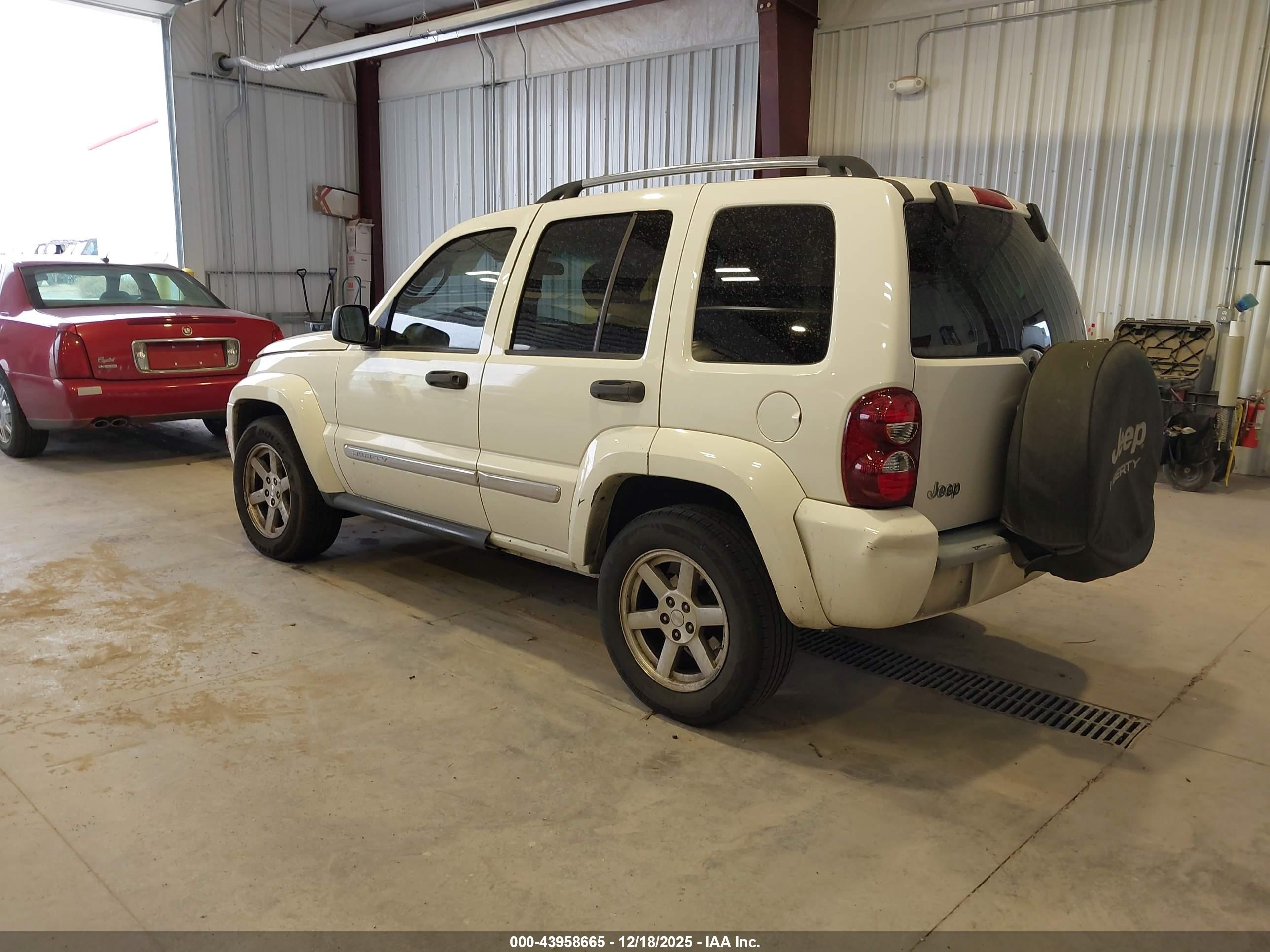 JEEP LIBERTY image 3