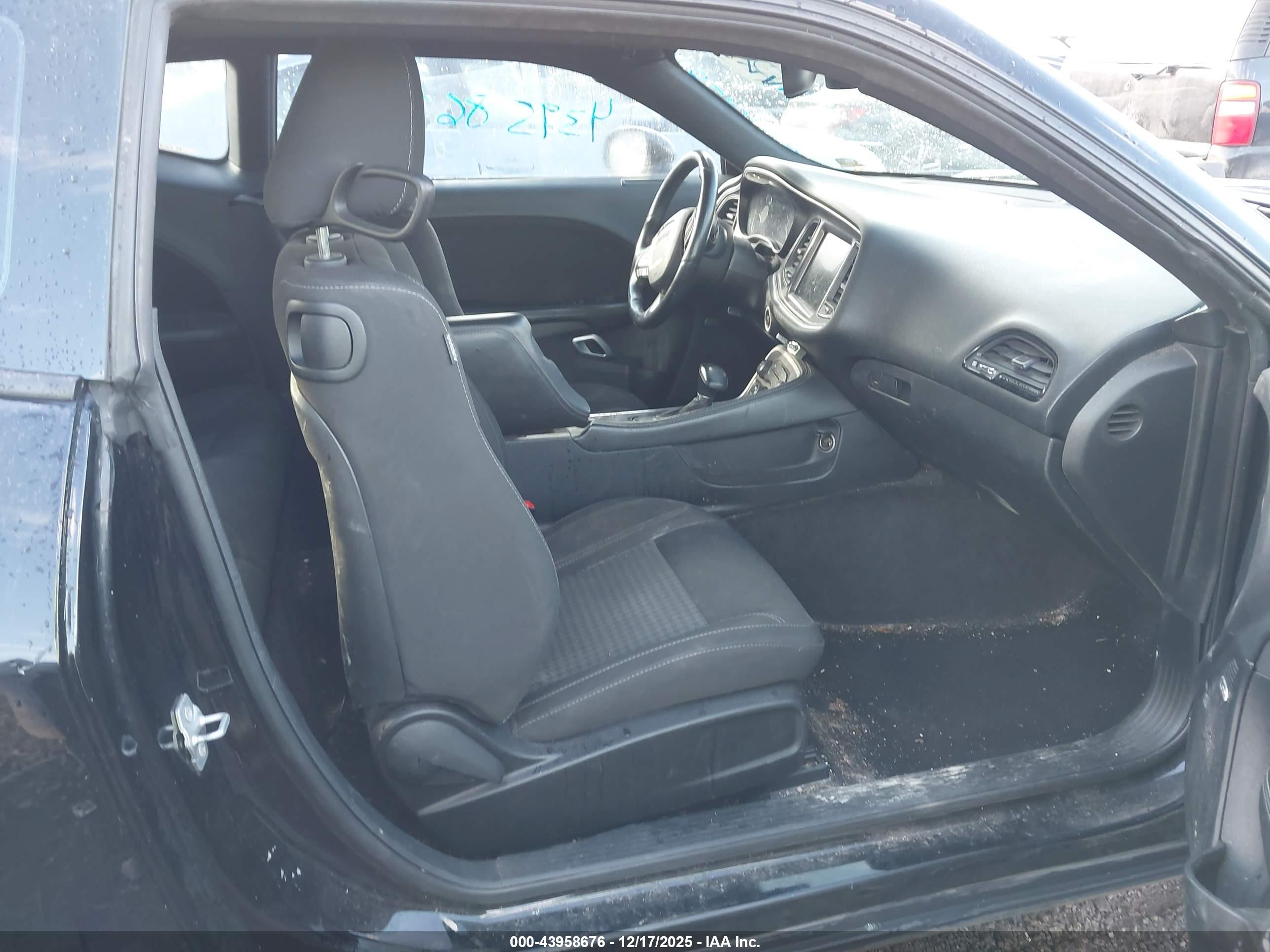 DODGE CHALLENGER image 5
