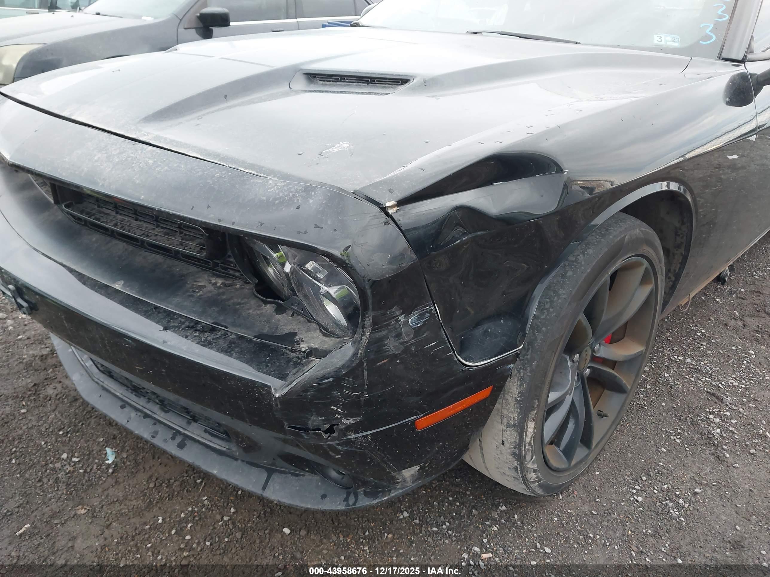 DODGE CHALLENGER image 6